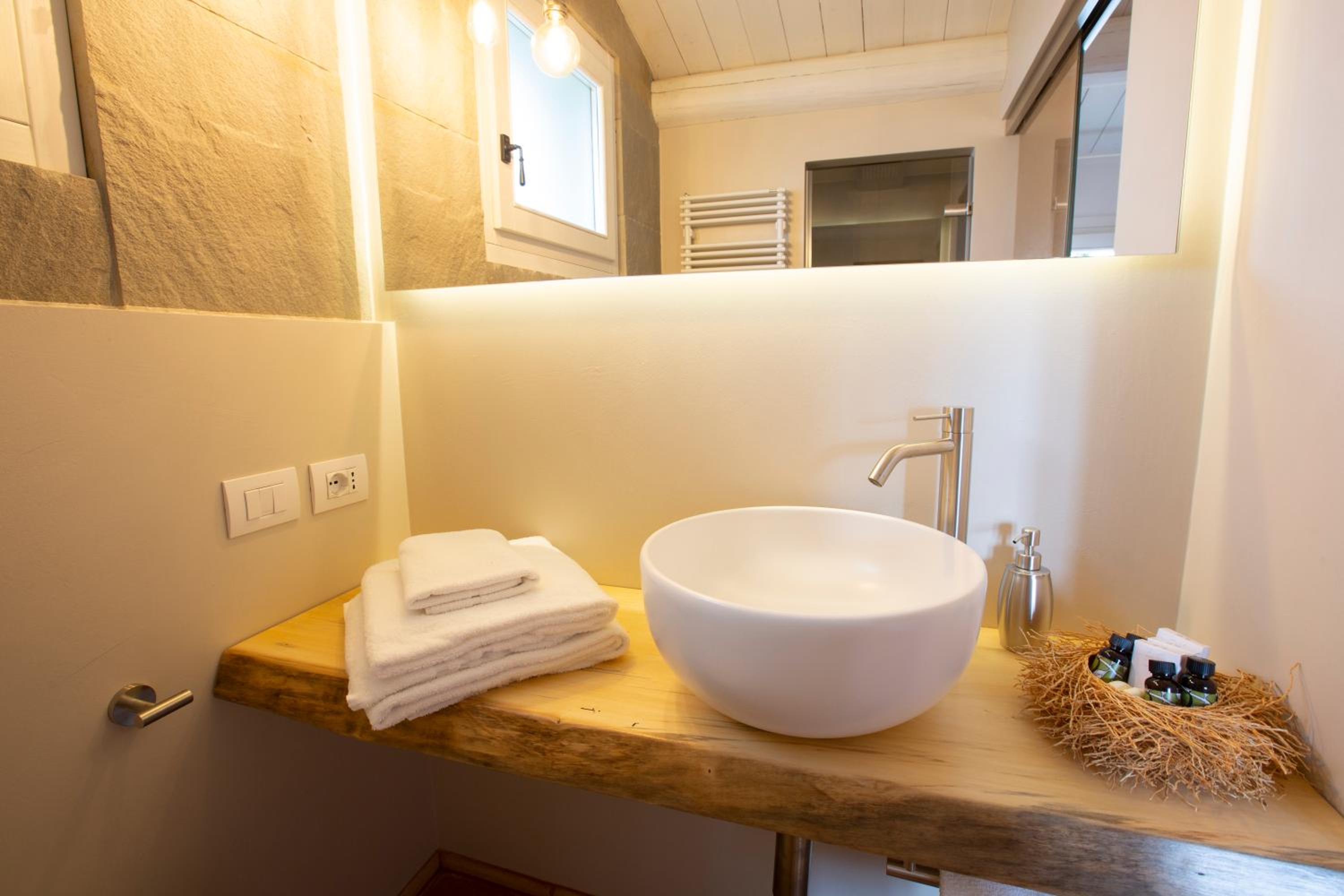 Triple Room with Private Bathroom photo 3