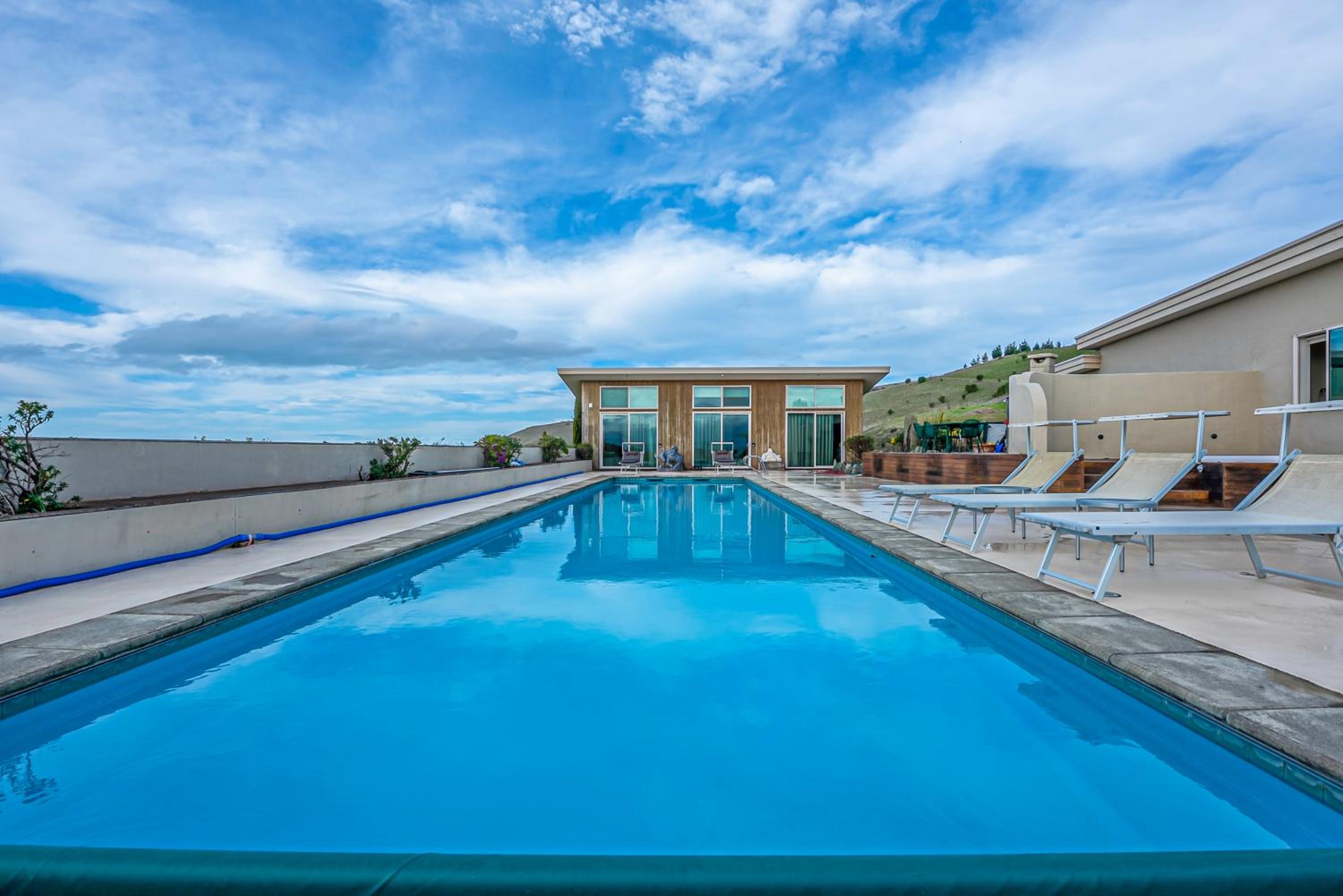 Villa with Private Pool - Photo 8