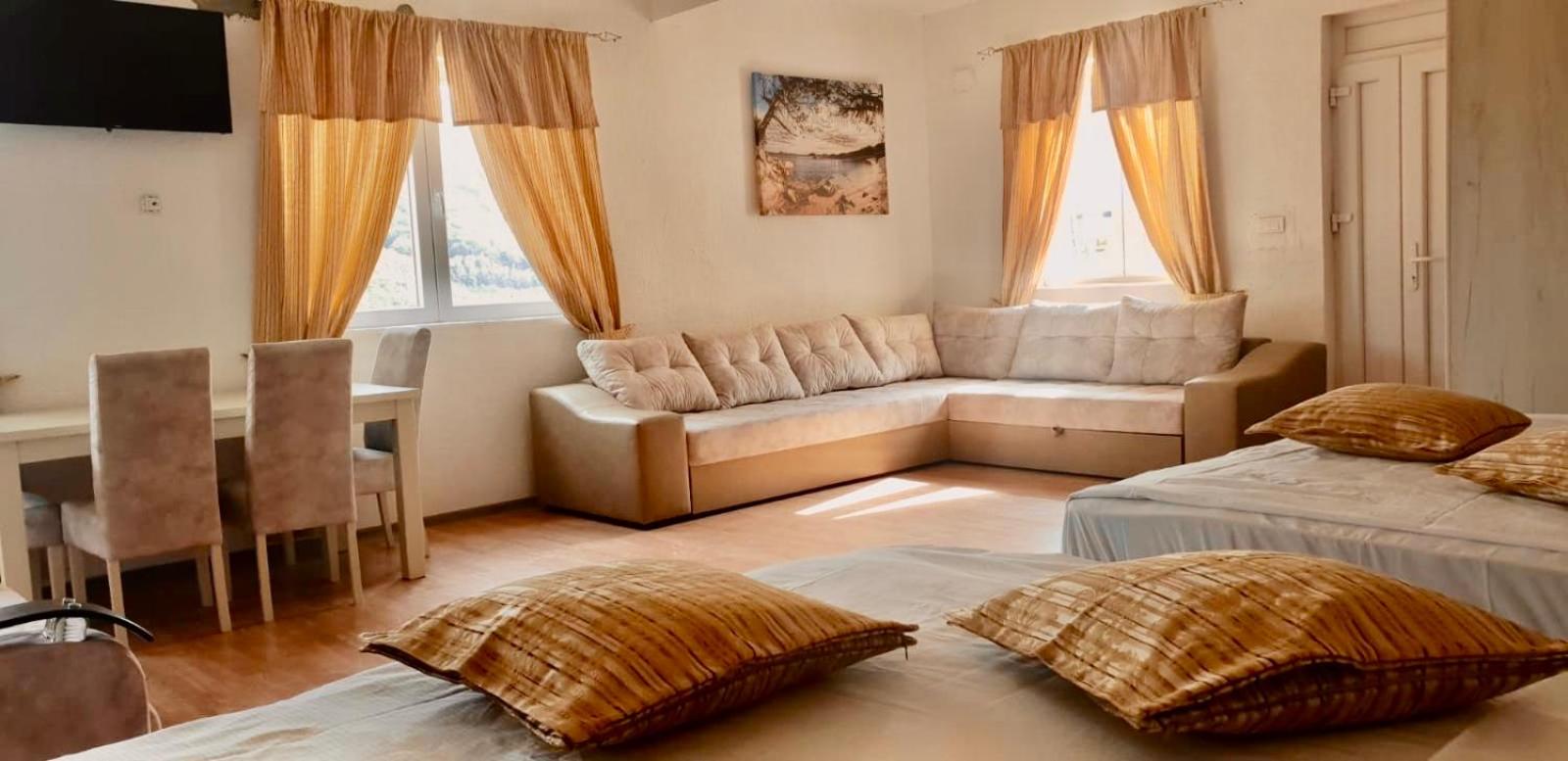 Double Room with Mountain View - Photo 5