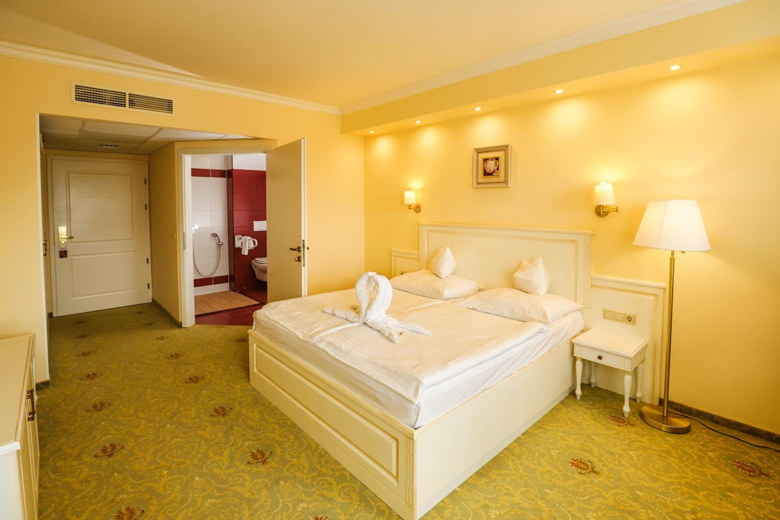 Queen Room - Disability Access - Photo 1