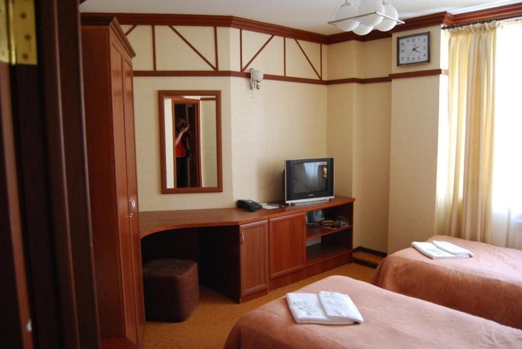 Family Room photo 3