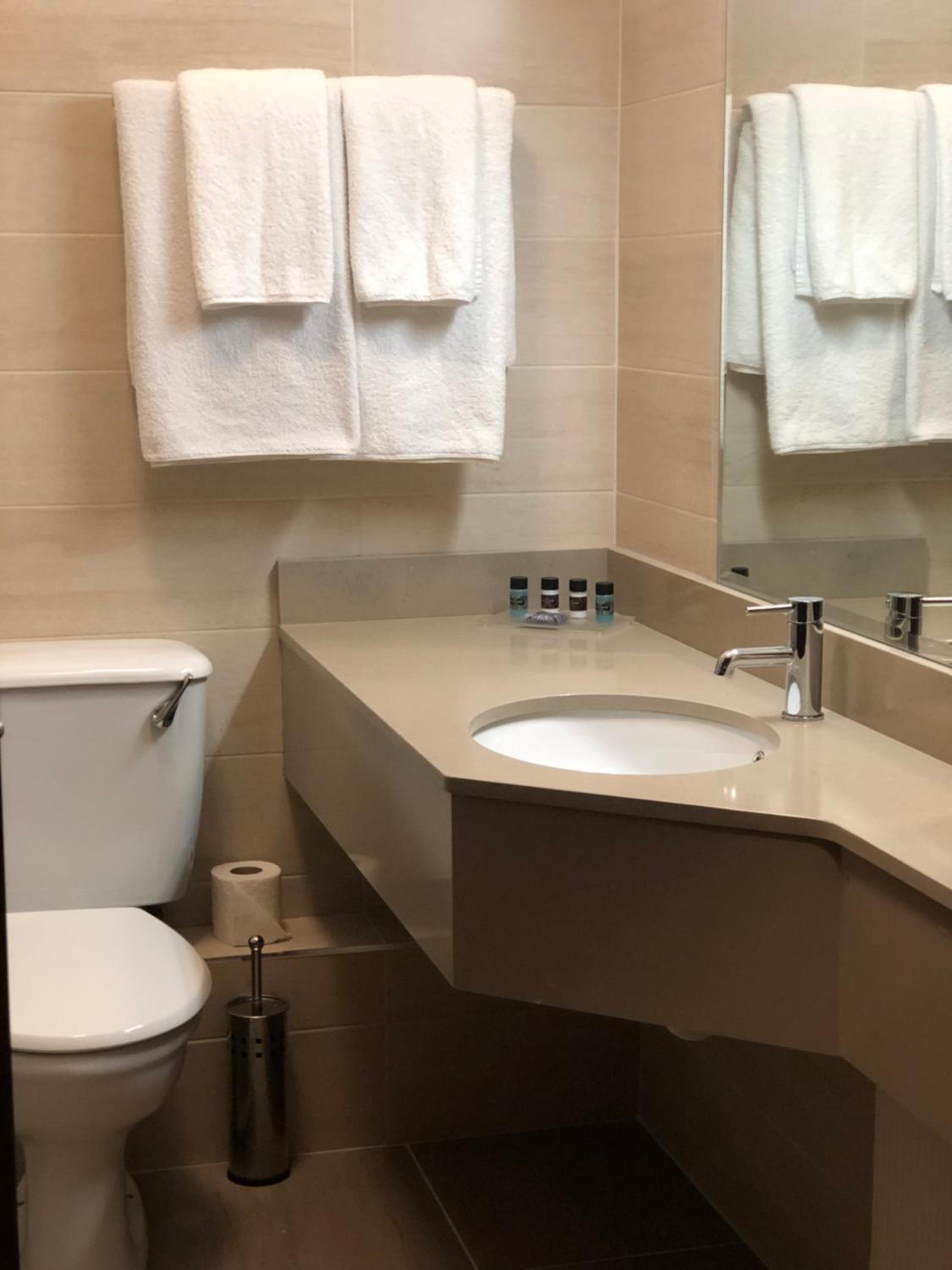 Twin Room - Photo 5