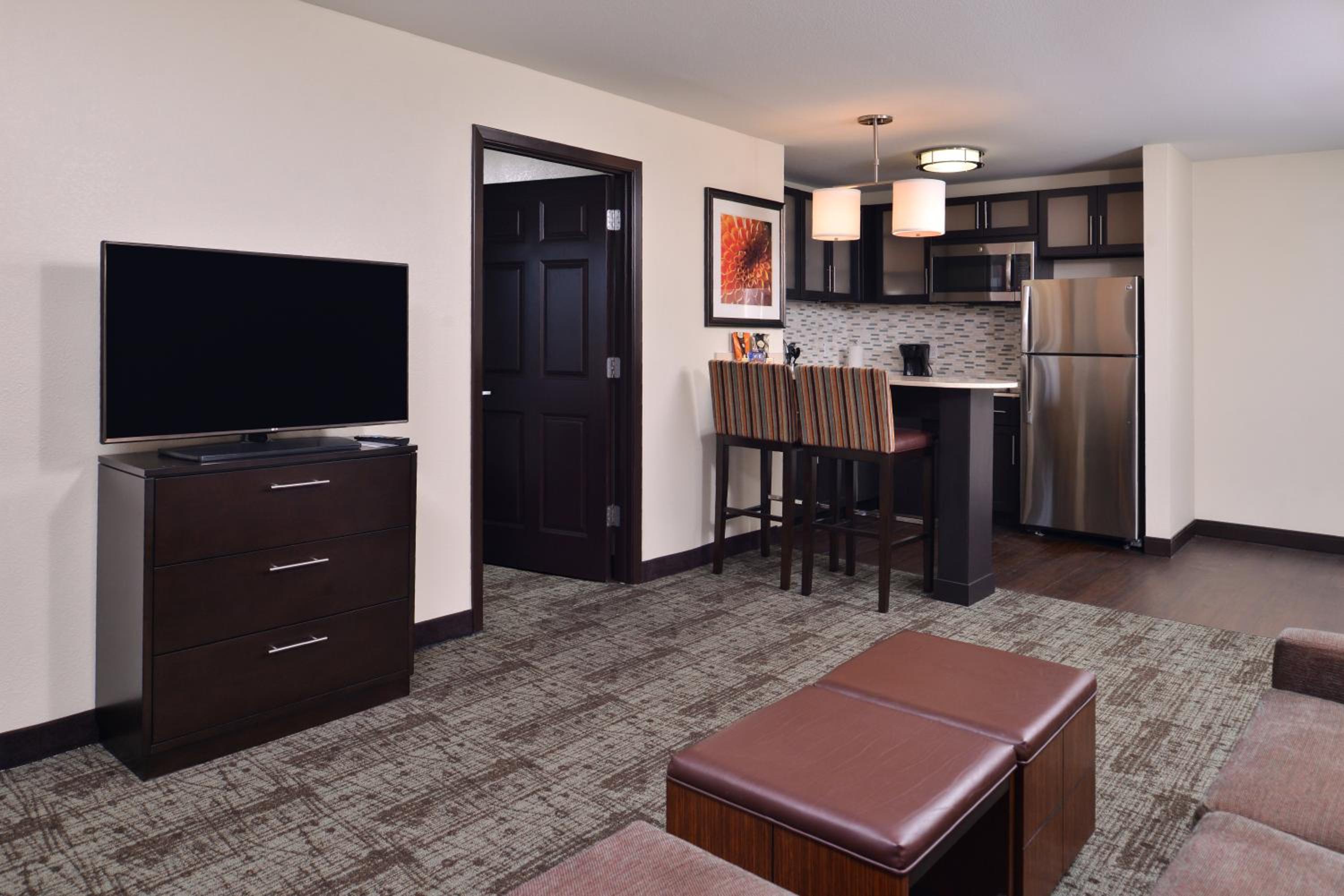 One-Bedroom King Suite - Photo 8