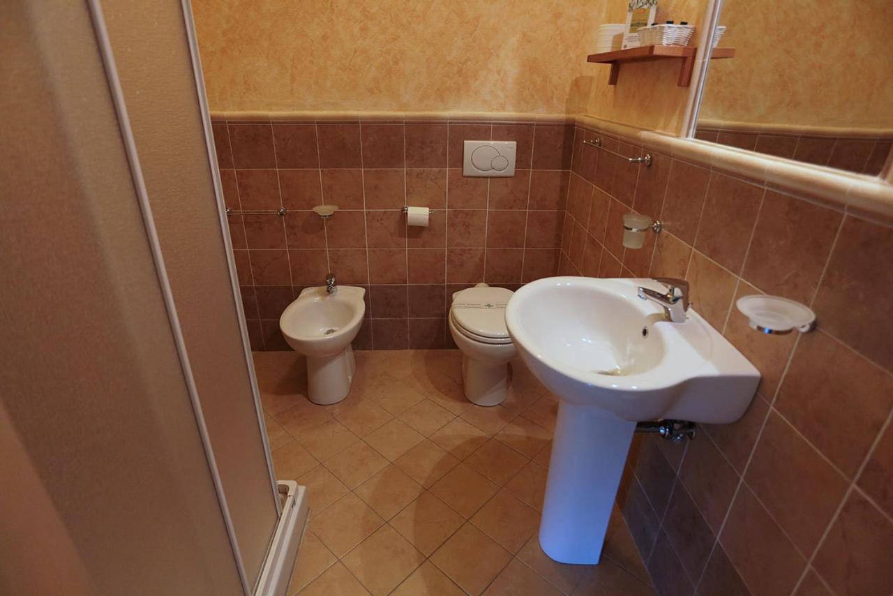 Double or Twin Room - Photo 12