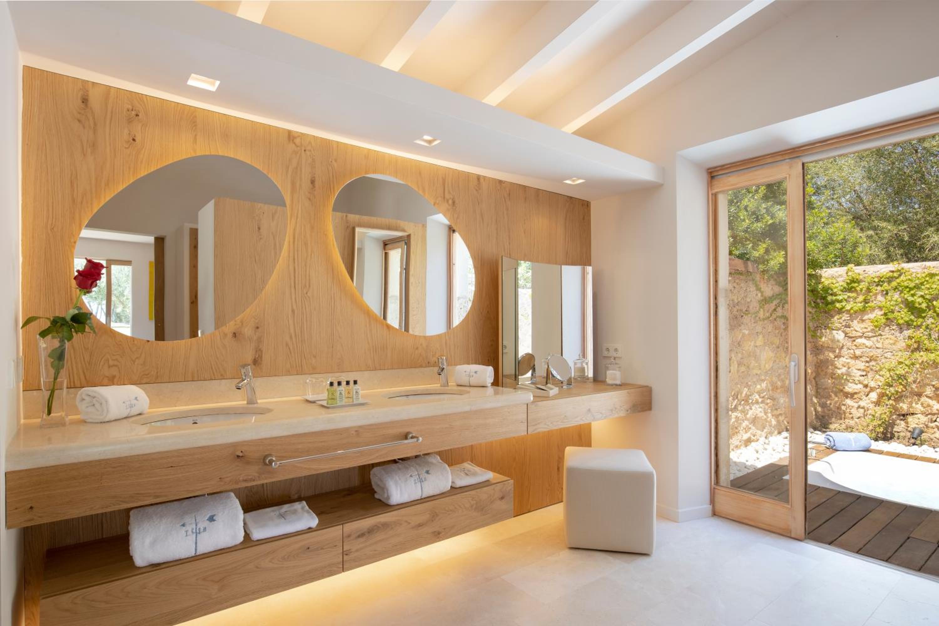 Villa with Private Pool - Photo 2