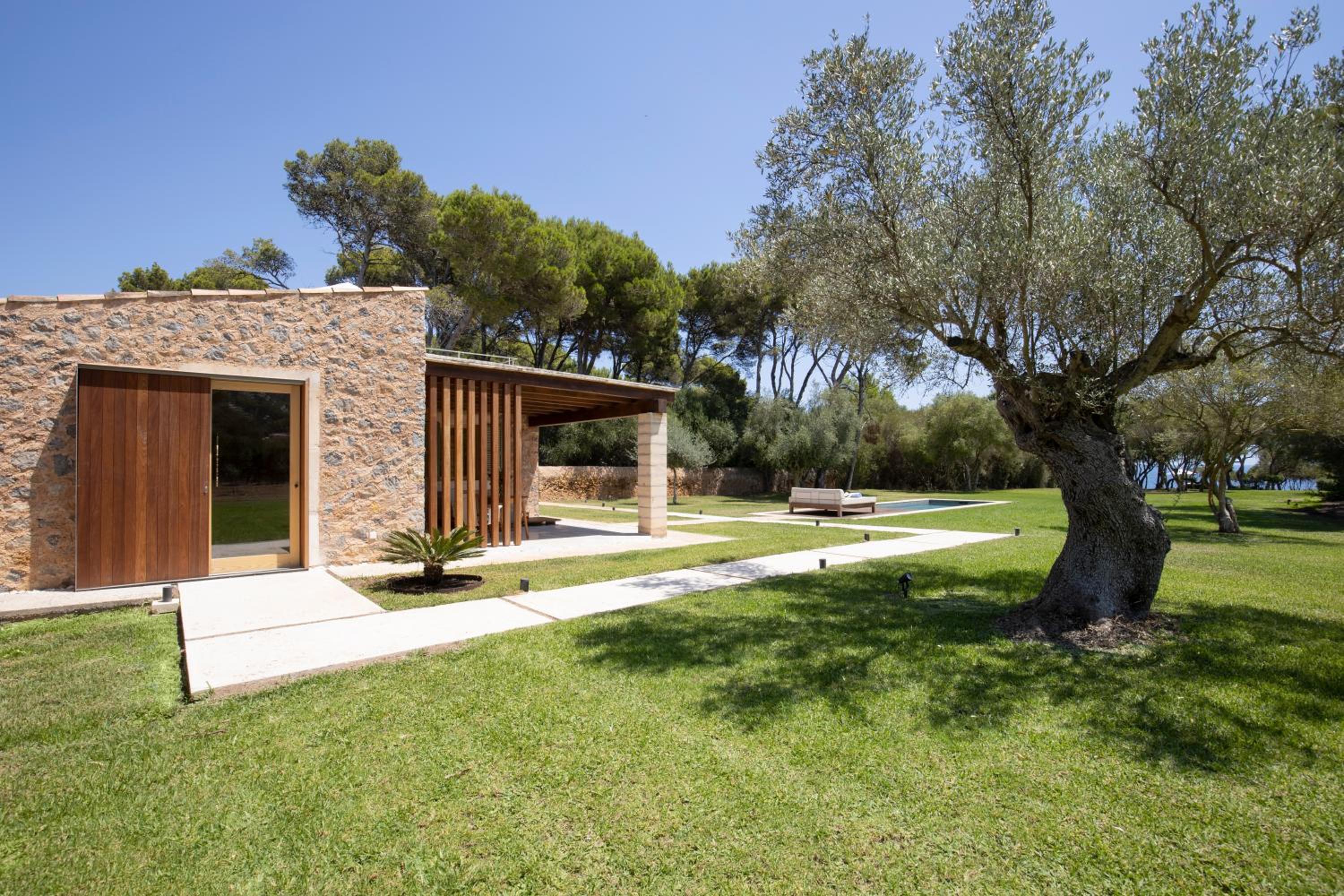 Villa with Private Pool - Photo 8