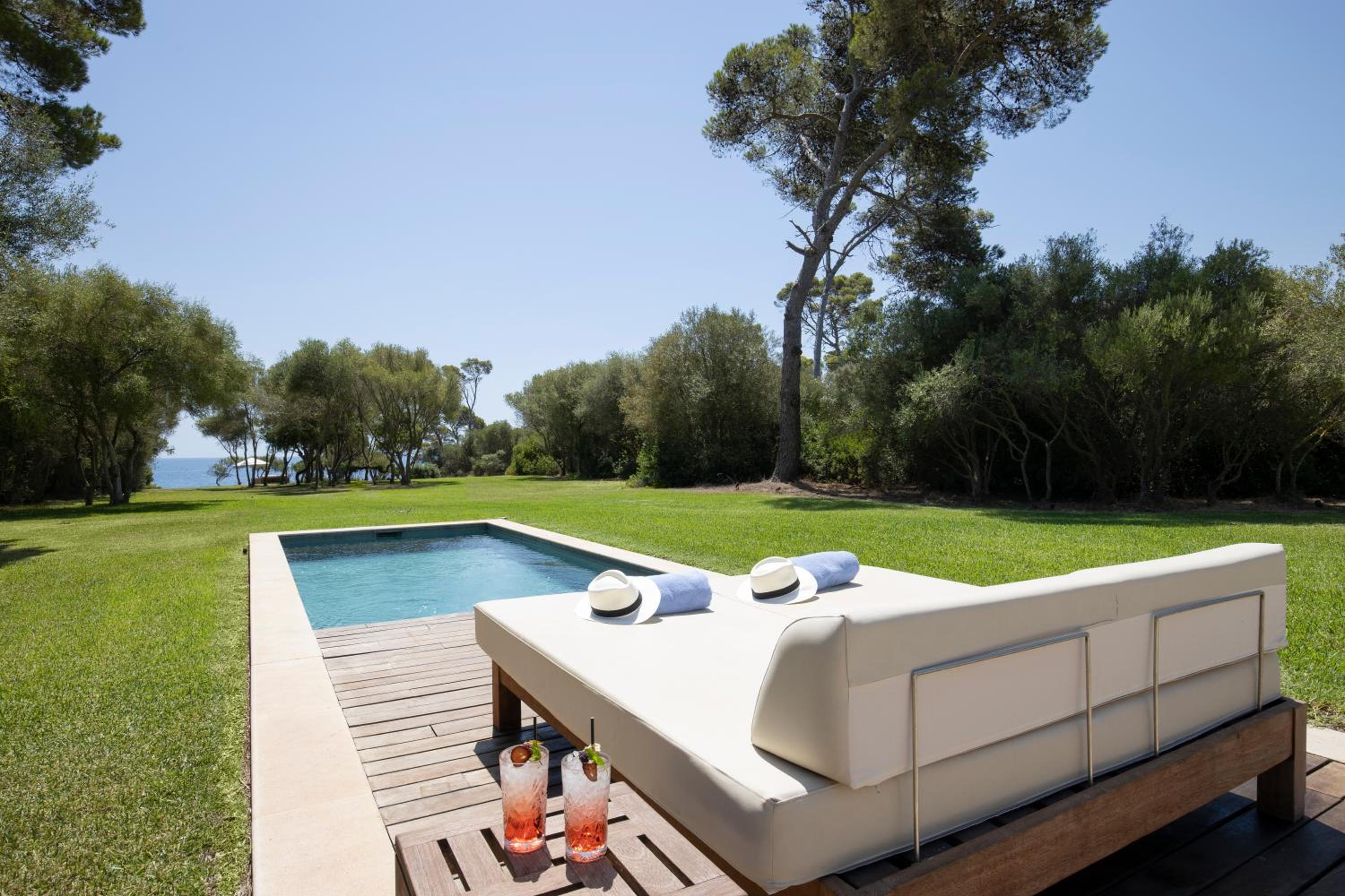 Villa with Private Pool - Photo 5