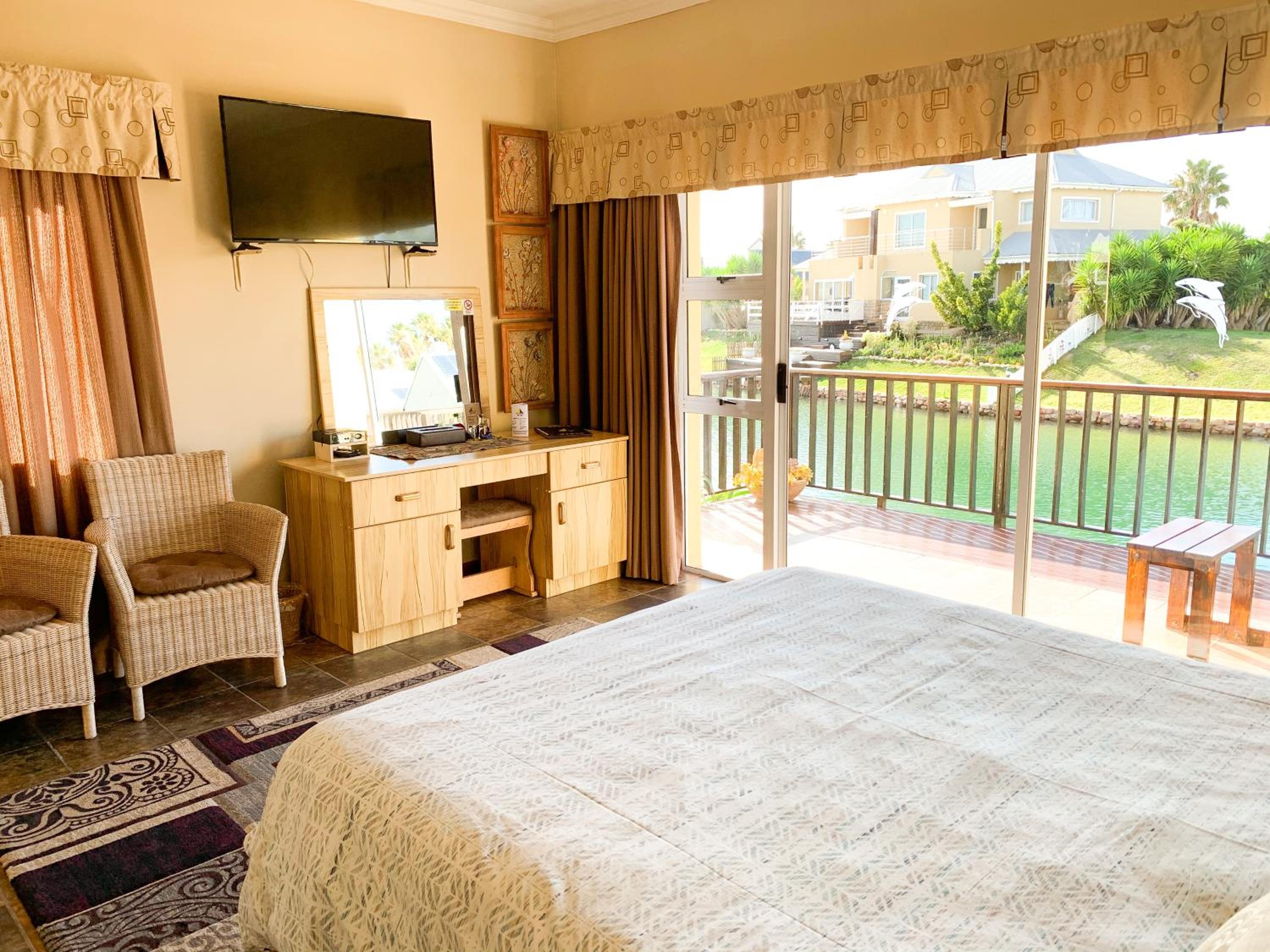Queen Room with Balcony photo 3
