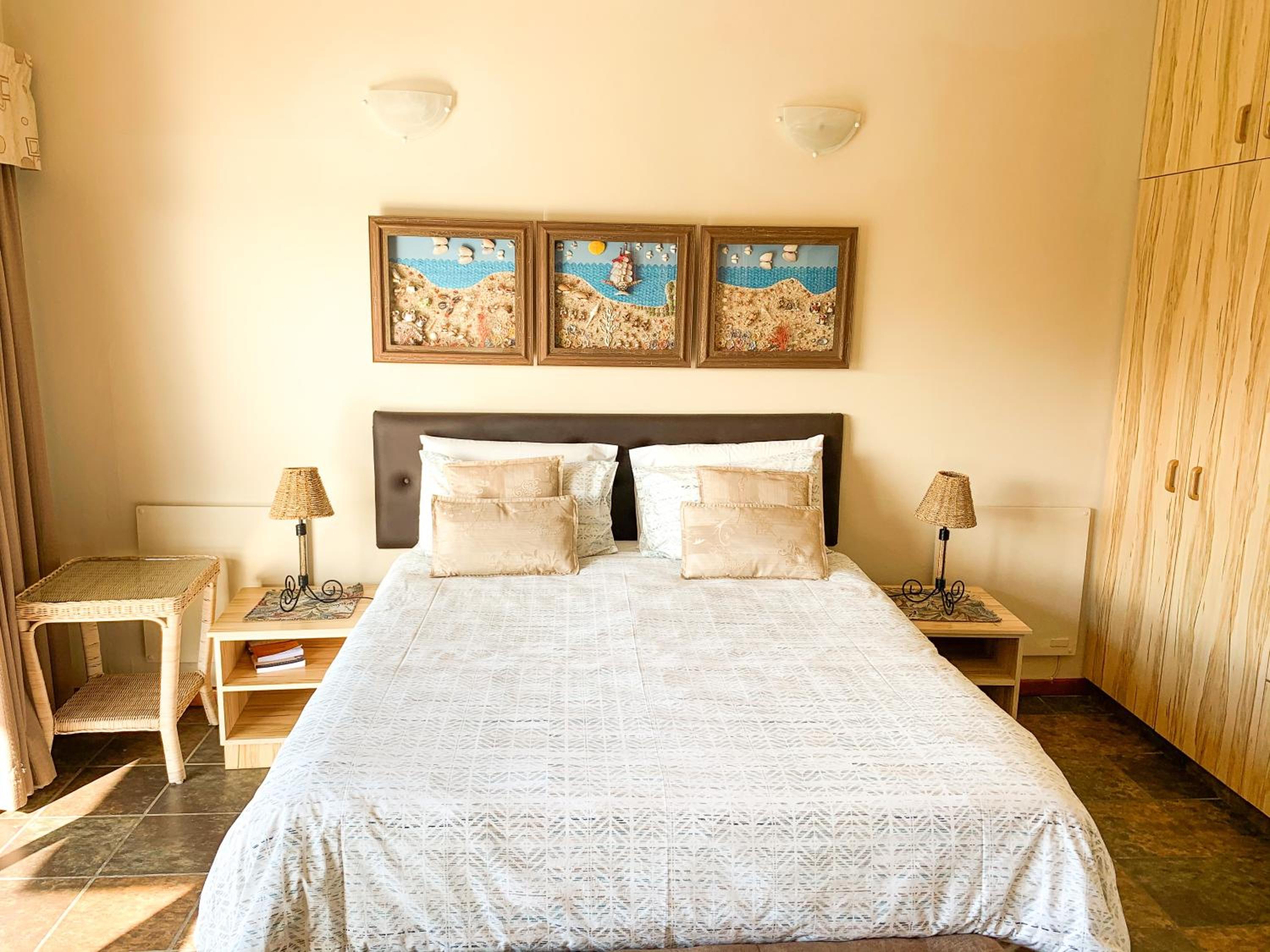 Queen Room with Balcony photo 1