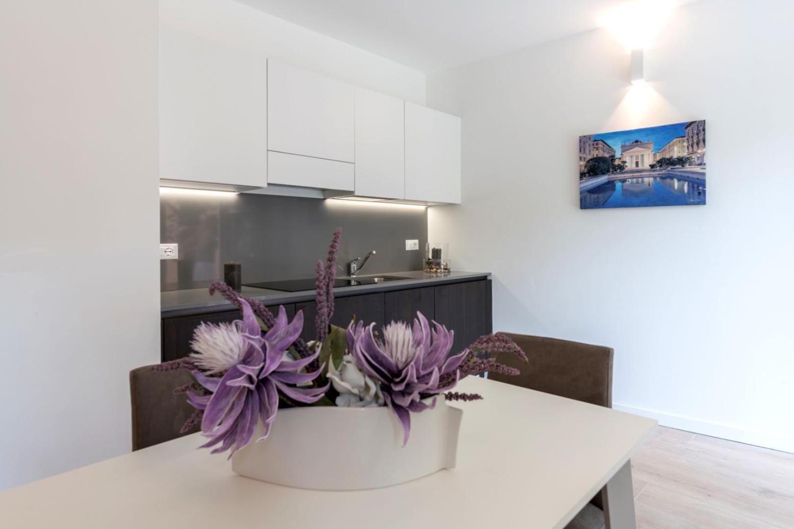 One-Bedroom Apartment - Photo 7