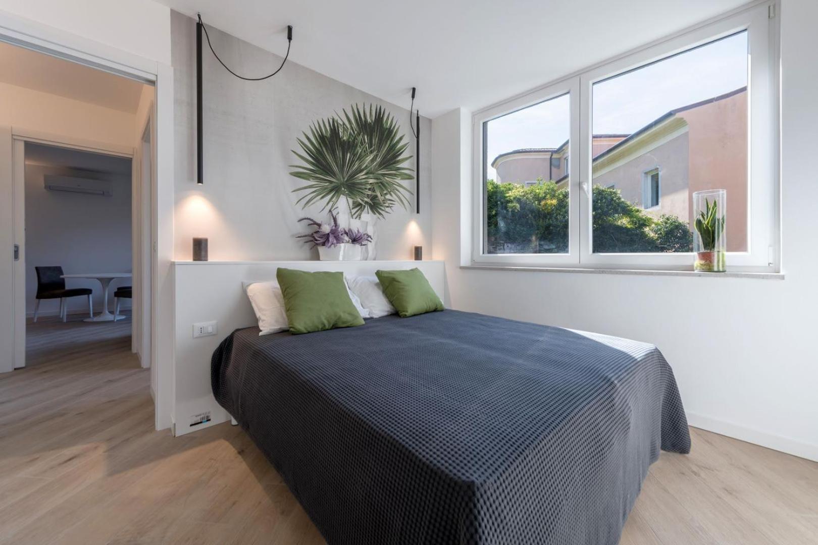 One-Bedroom Apartment - Photo 2