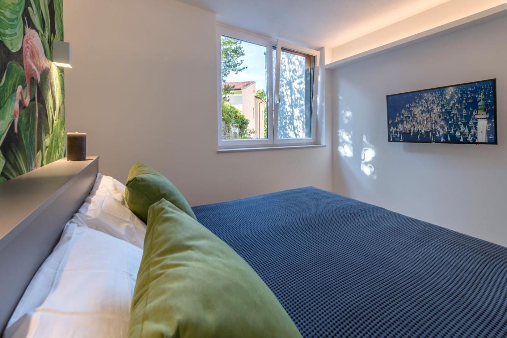 One-Bedroom Apartment - Photo 3