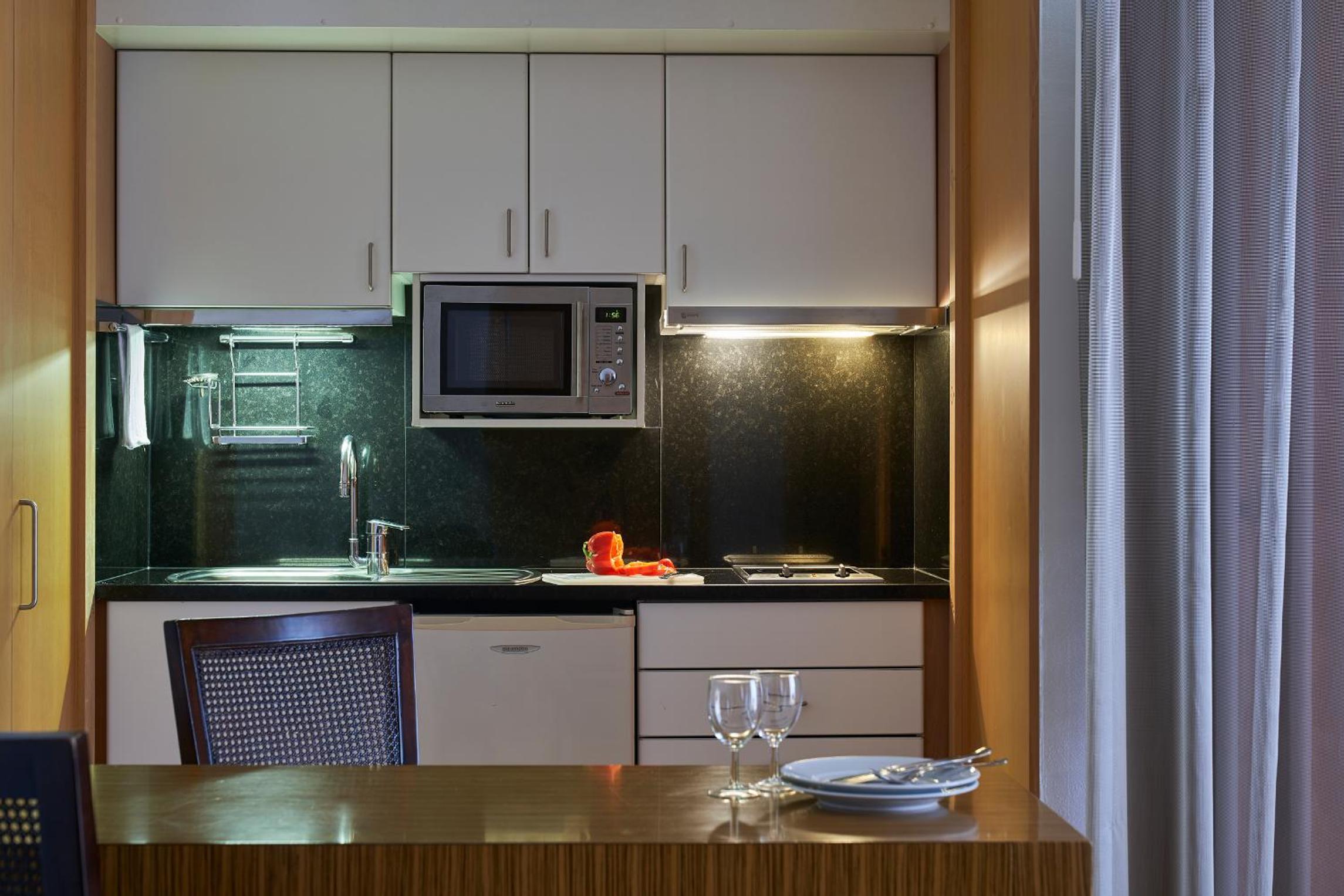 One-Bedroom Apartment with Land View - Photo 2