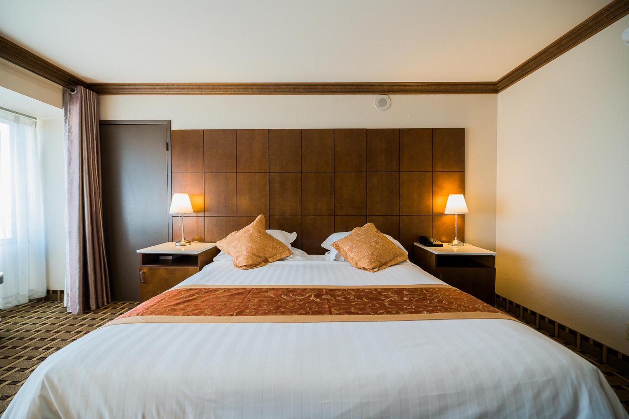 Luxury King Room - Photo 4