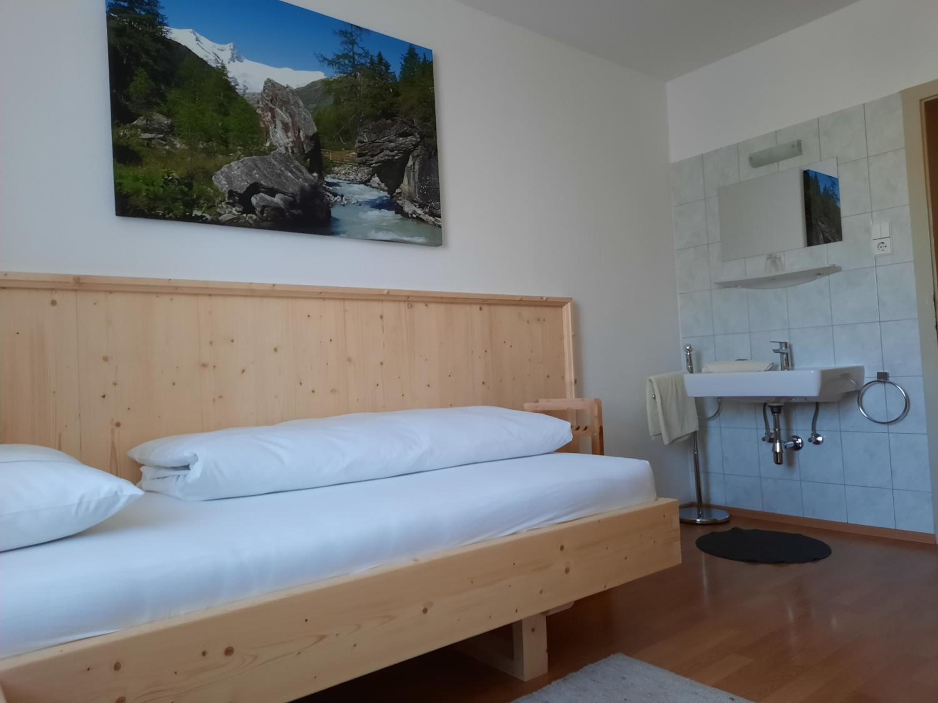 Single Room with Shared Bathroom photo 1
