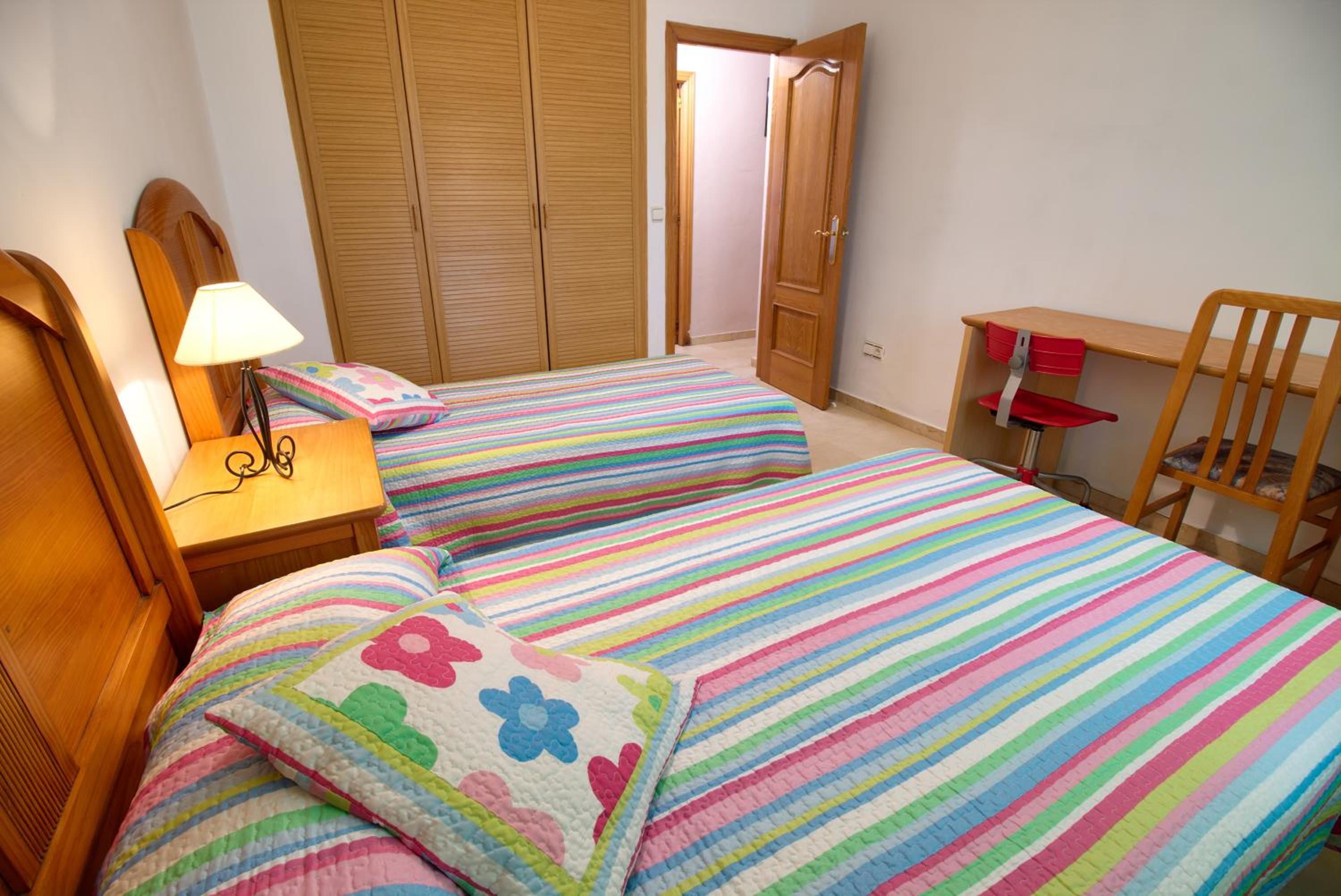 Six-Bedroom House photo 2