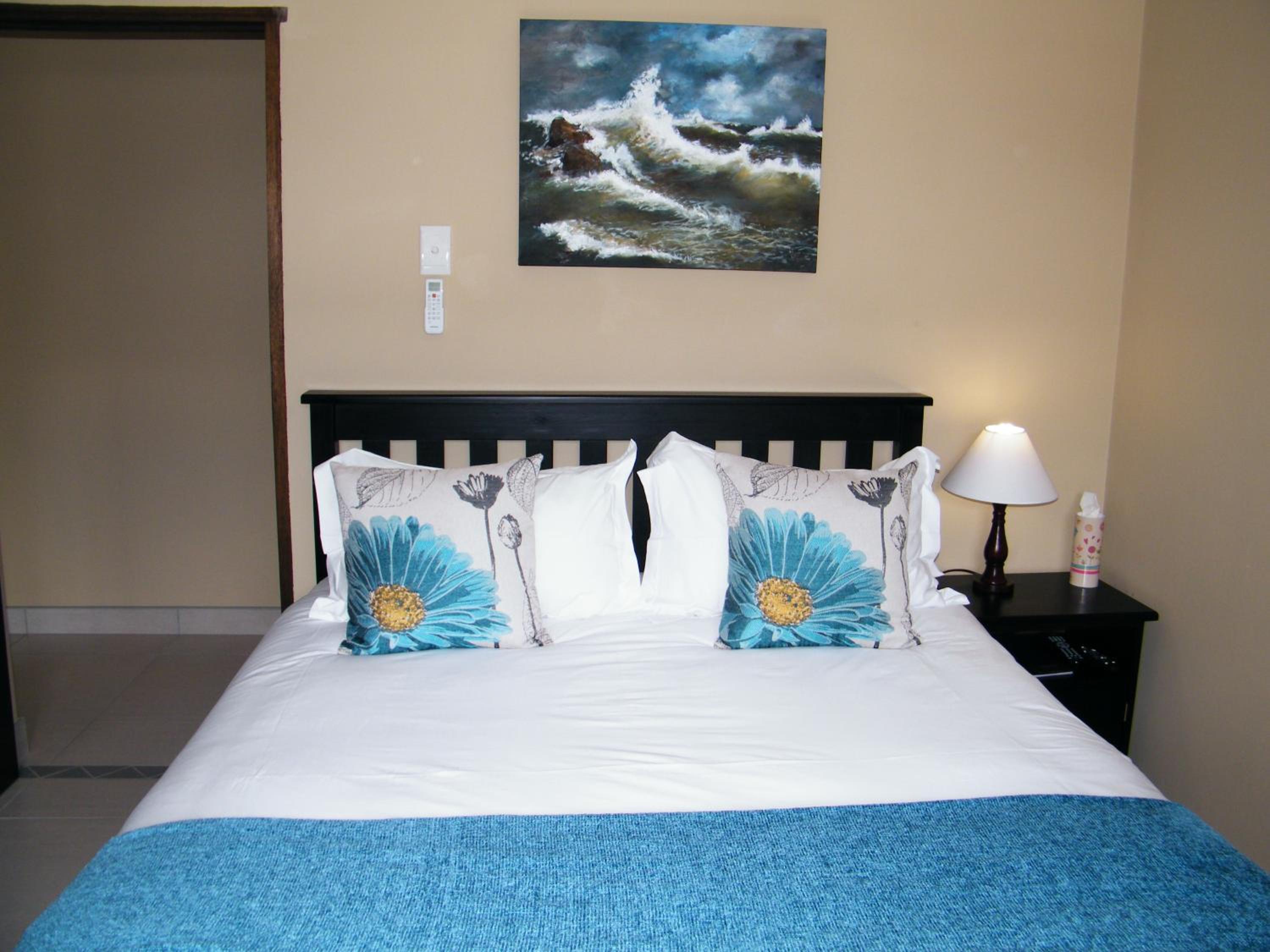Queen Room photo 1