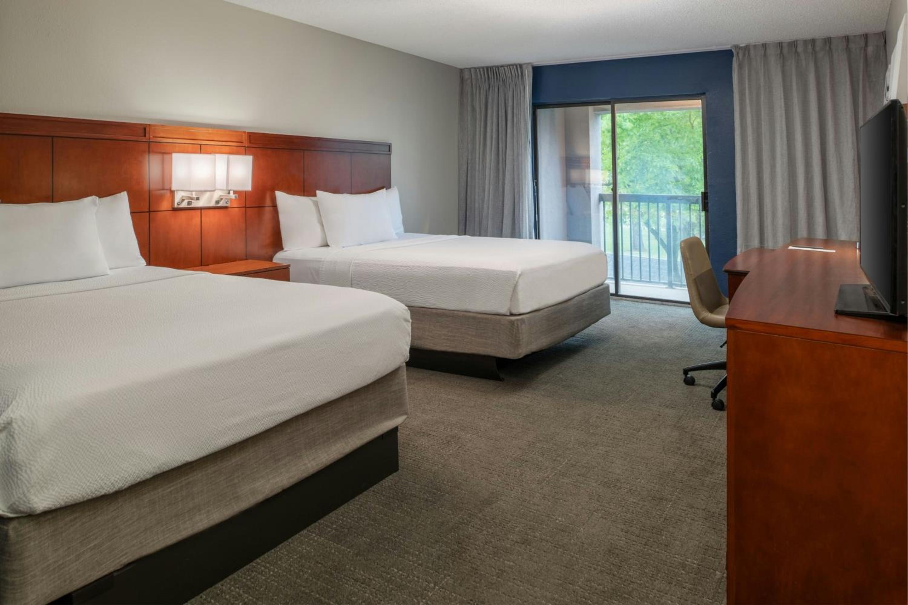 Queen Room with Two Queen Beds and Bathtub - Mobility Access/Hearing Accessible