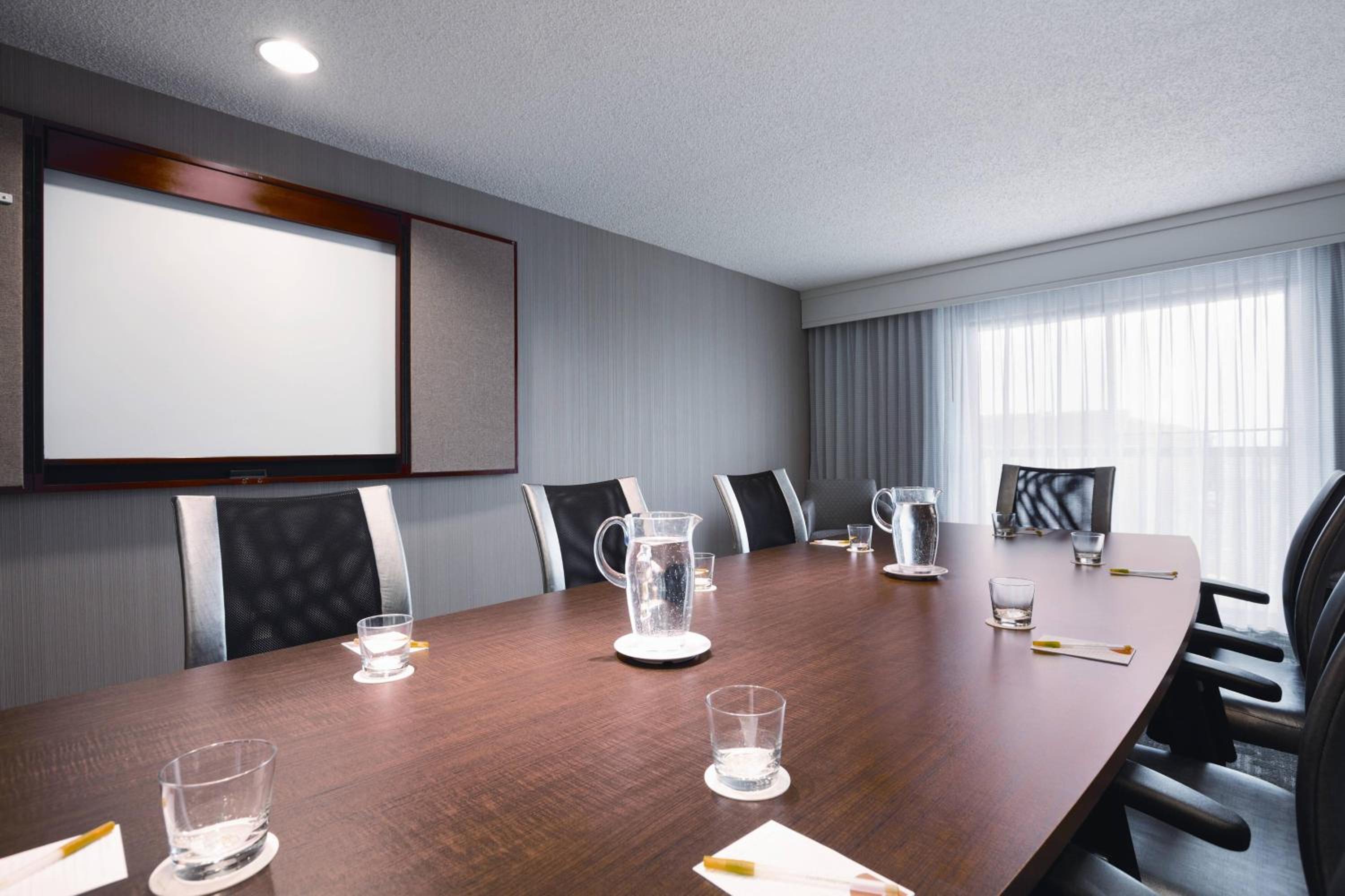One-Bedroom King Suite with Conference Space and Sofa Bed - Hearing Accessible photo 1
