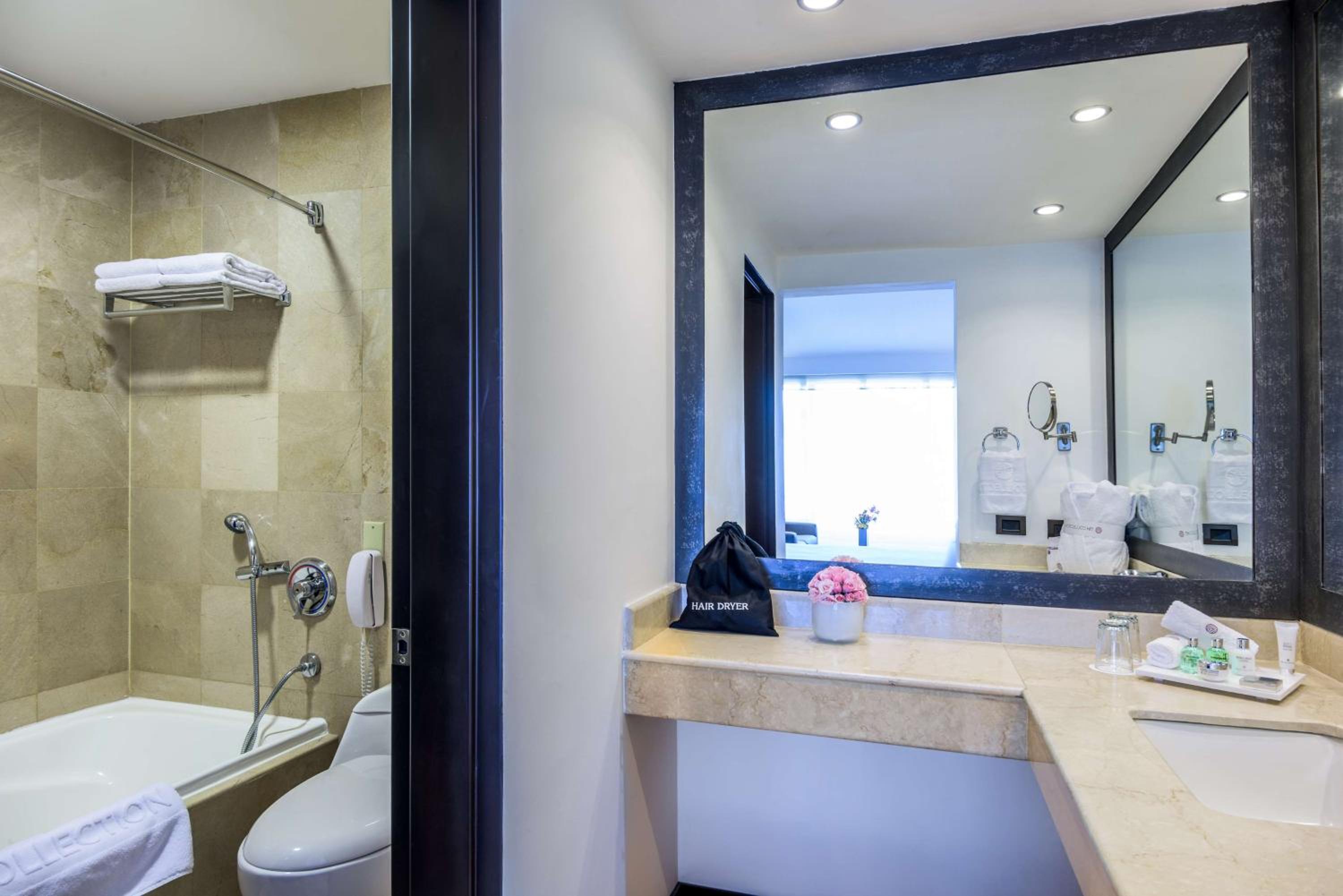 Premium Double or Twin Room - Photo 4