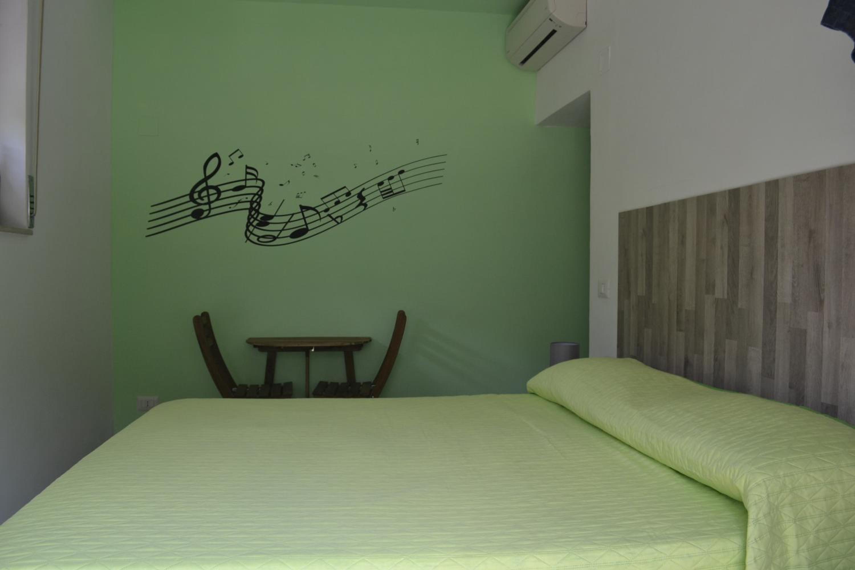 Large Single Room photo 2