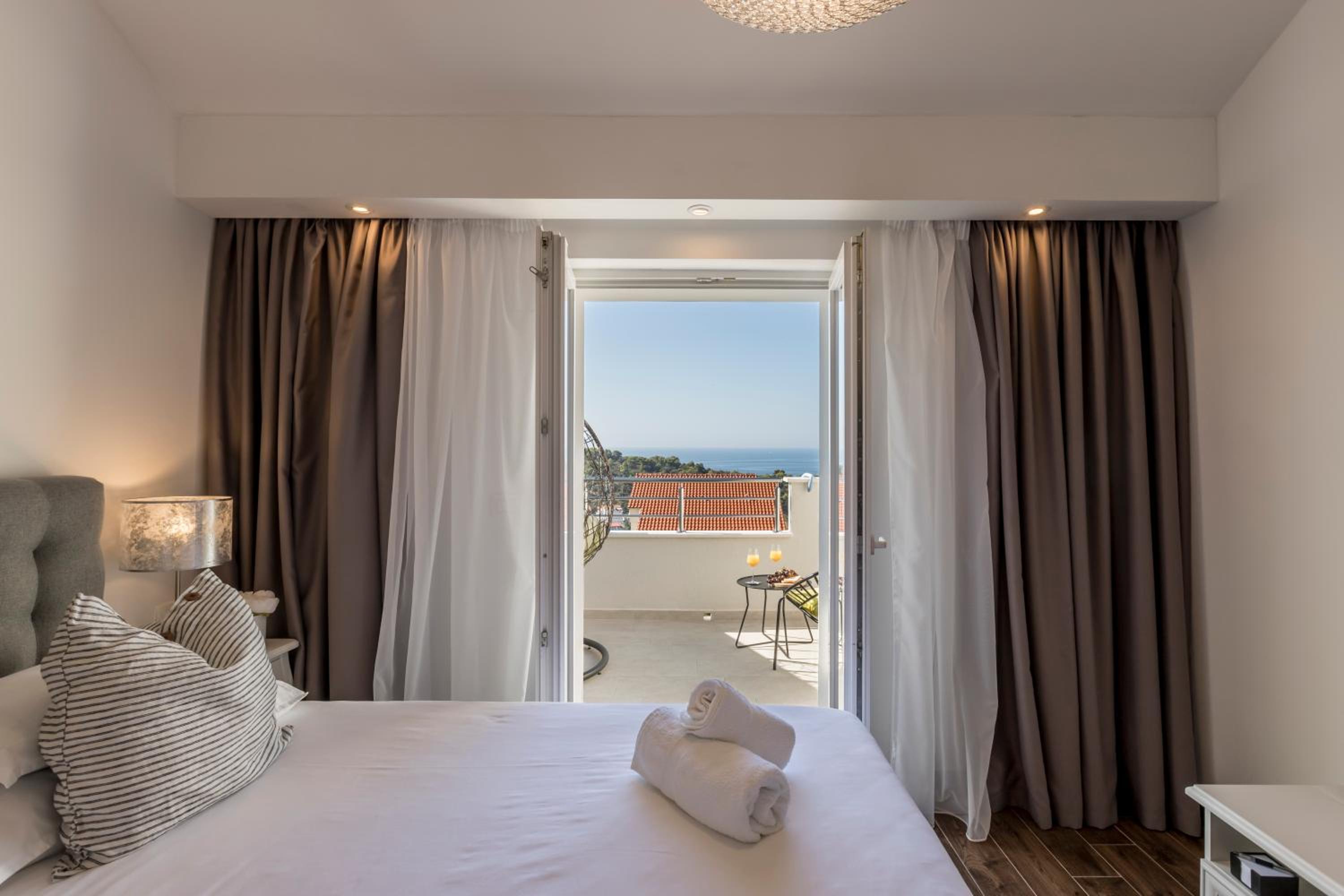 Deluxe Double Room with Balcony and Sea View