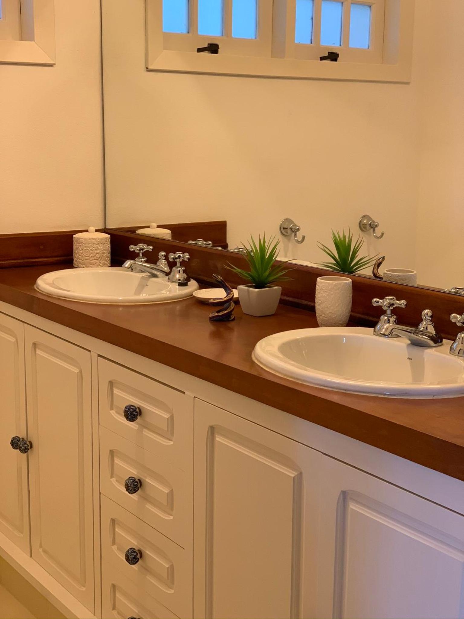 Queen Suite with Spa Bath photo 3