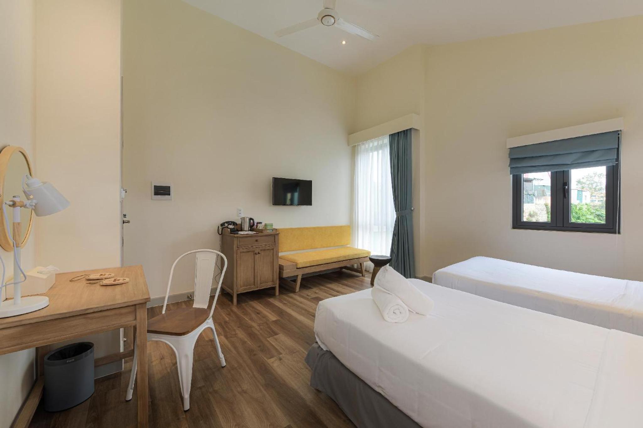 Deluxe Double or Twin Room with City View - Photo 3
