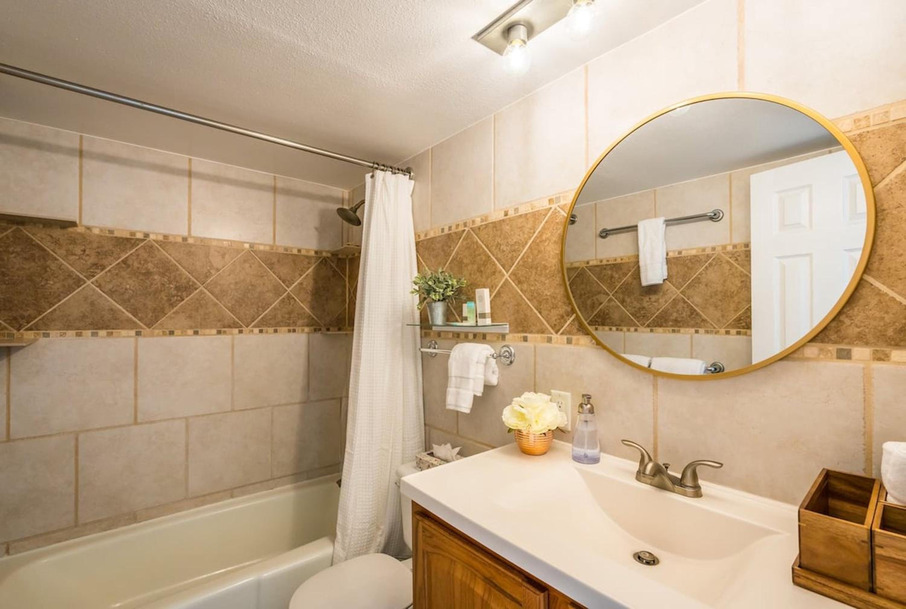 One-Bedroom Apartment - Photo 25