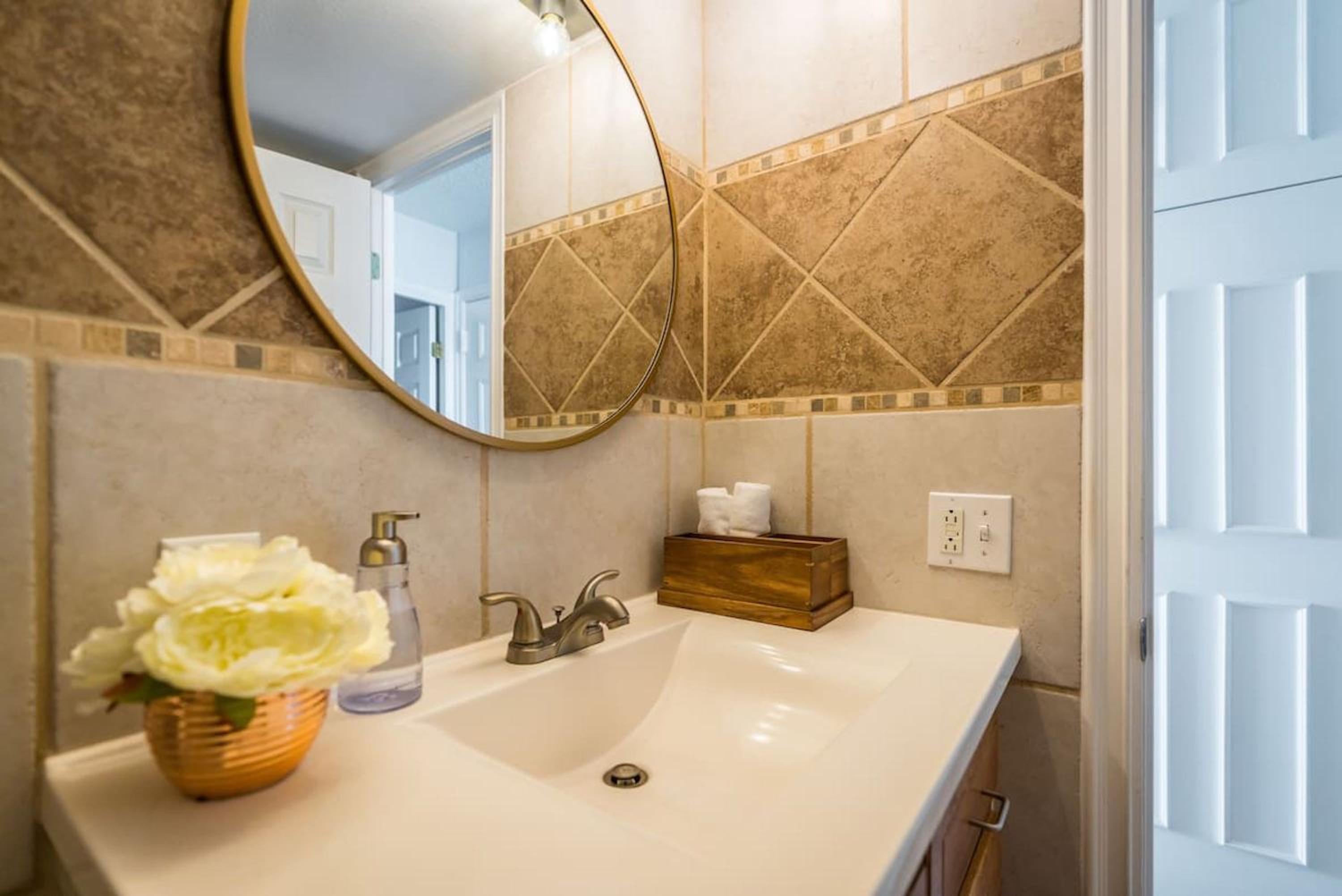 One-Bedroom Apartment - Photo 29