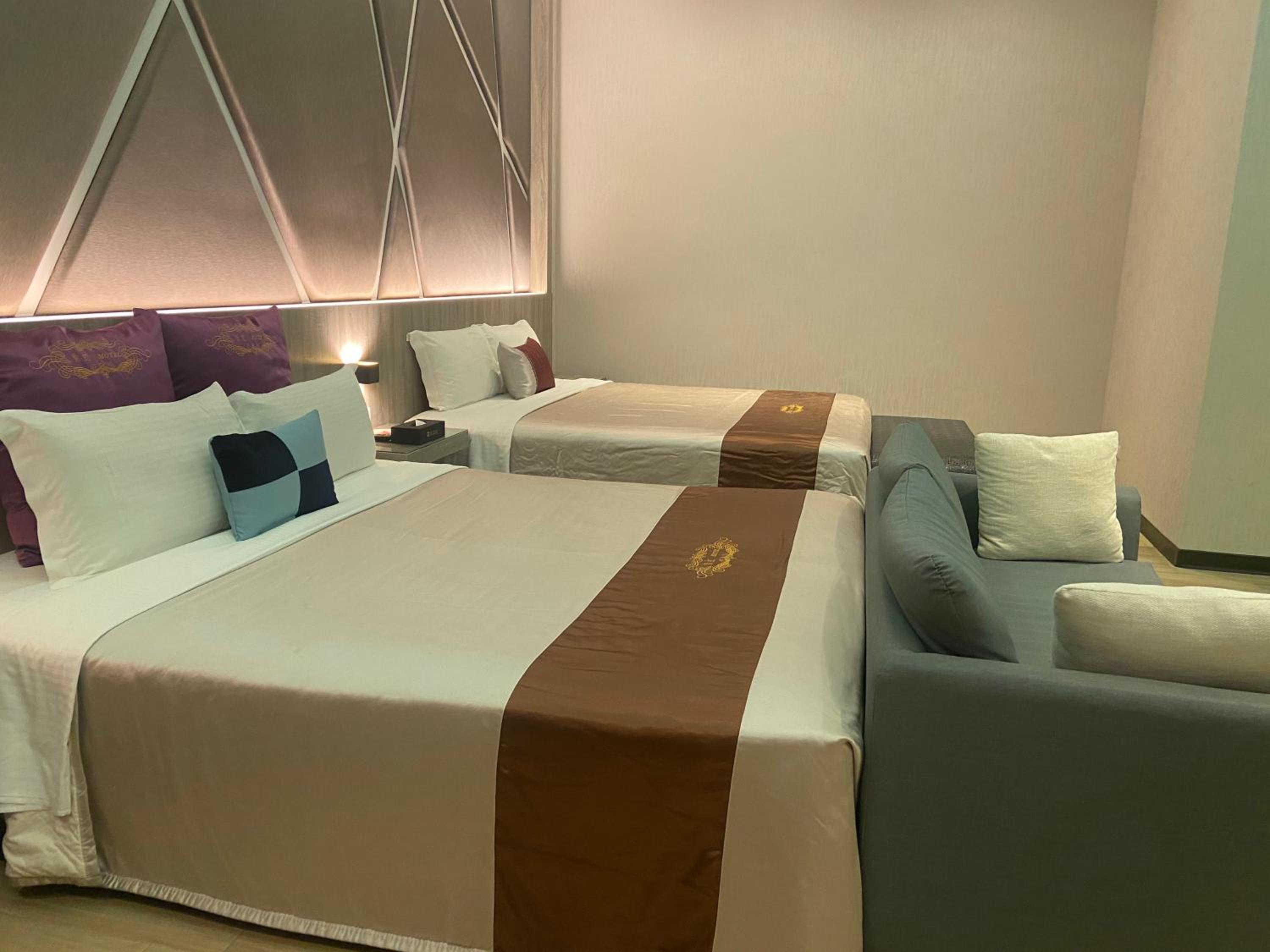 Premium Quadruple Room