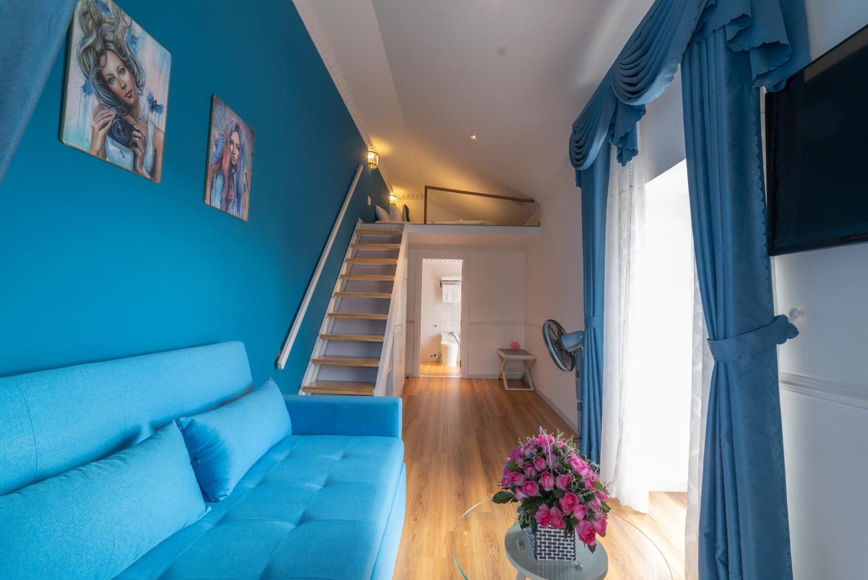 Studio with Balcony - Photo 14