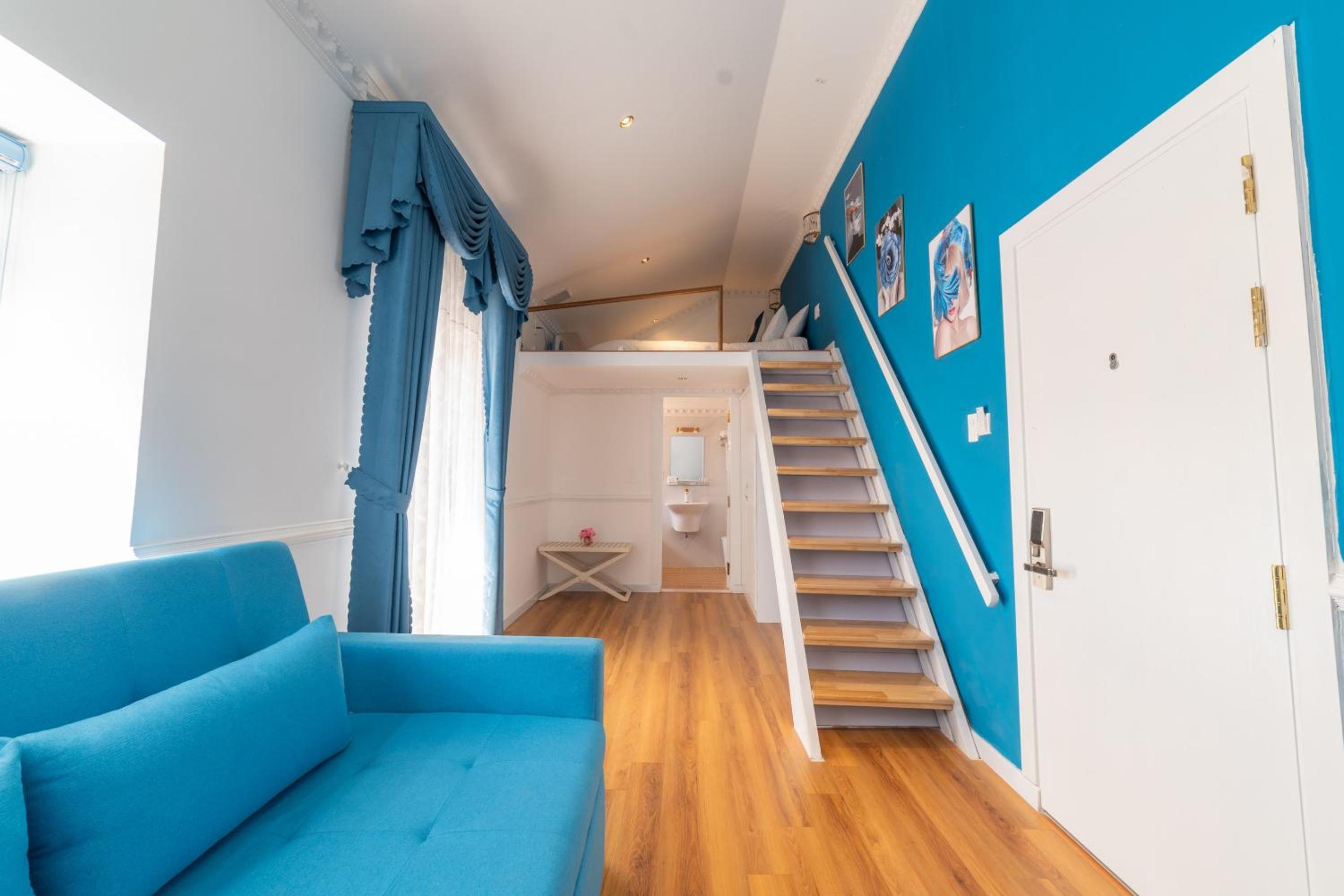 Studio with Balcony - Photo 11