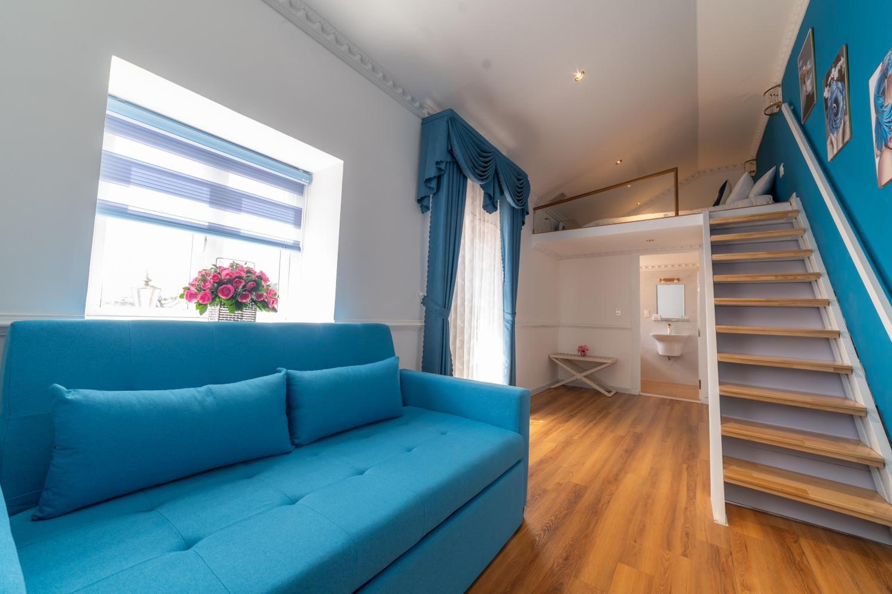 Studio with Balcony - Photo 9