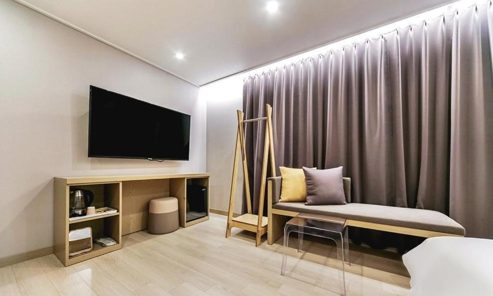 Standard Double Room - Photo 2