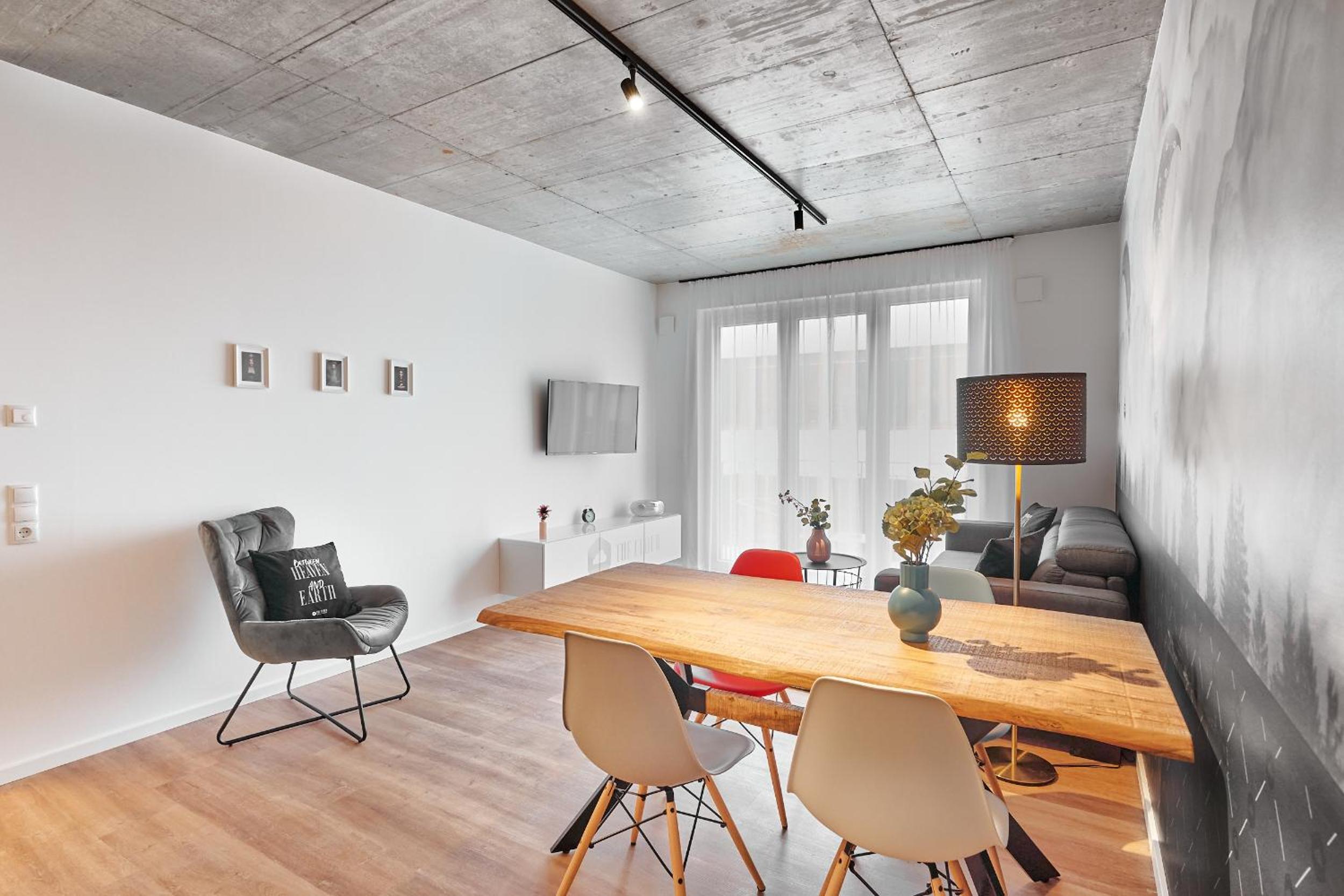 One-Bedroom Apartment - Photo 3