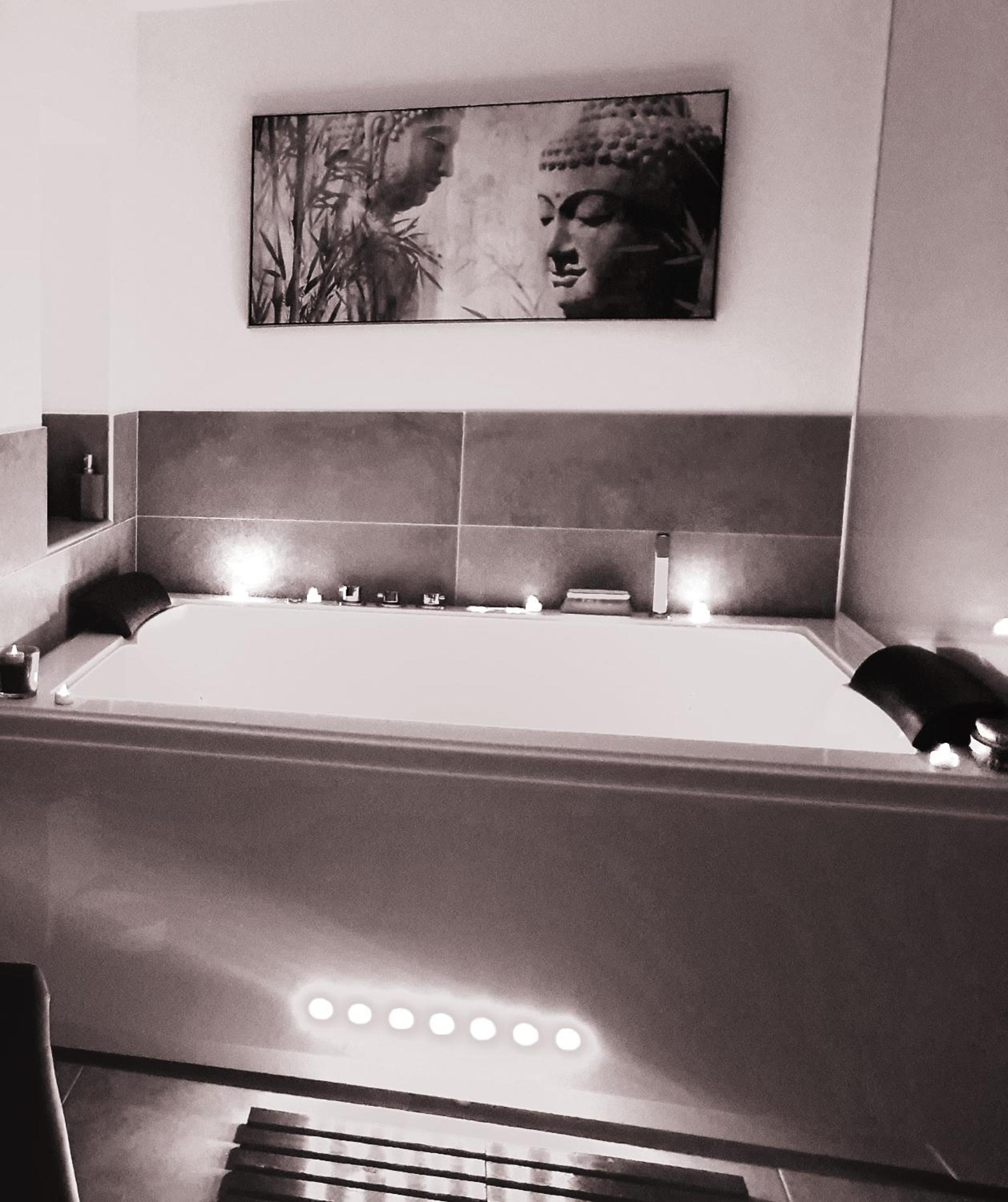 Studio with Spa Bath