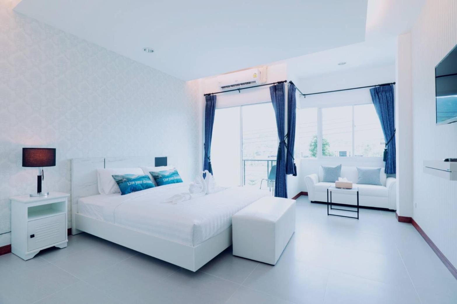 Superior King Room - Photo 1