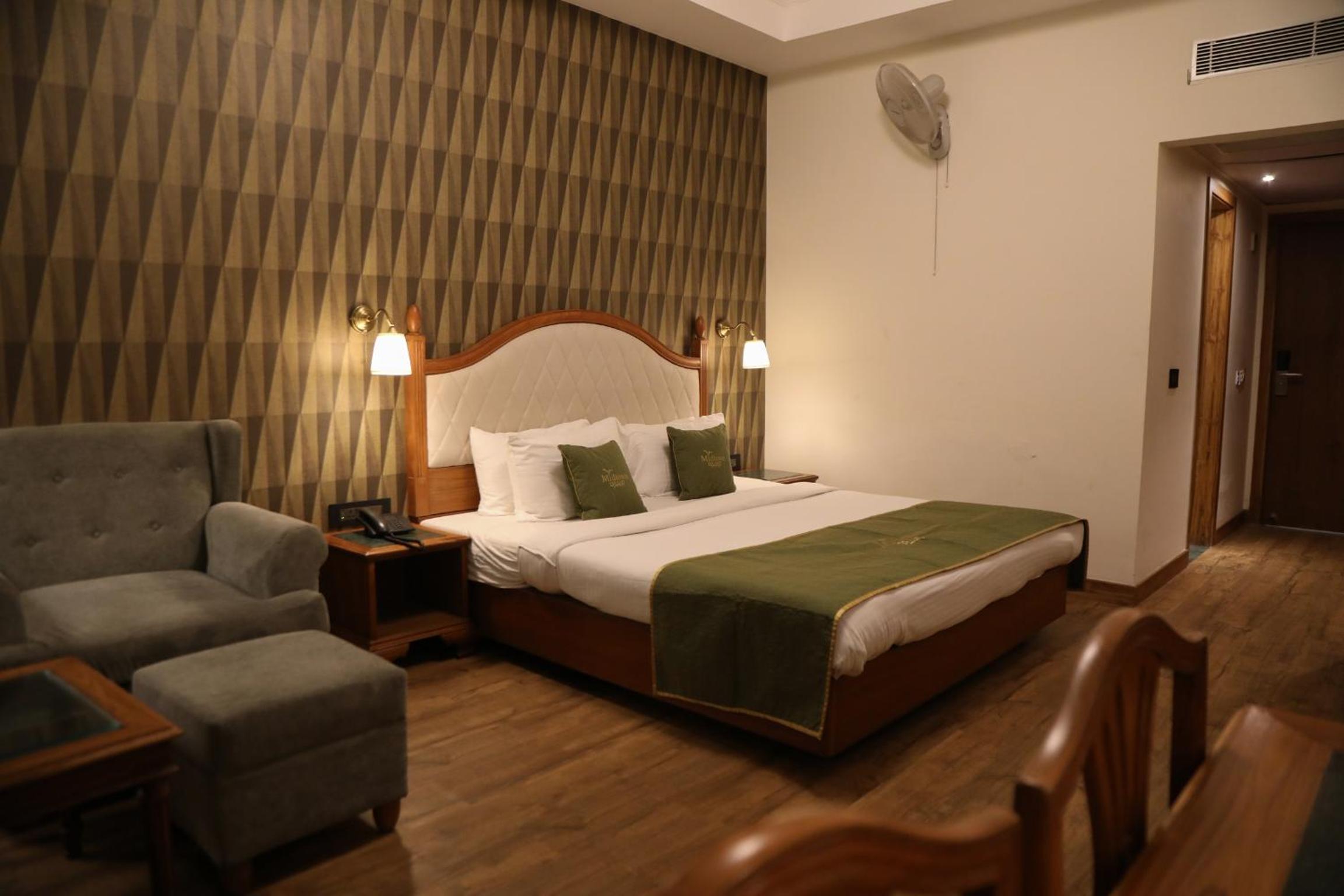 Deluxe Double Room - Photo 9