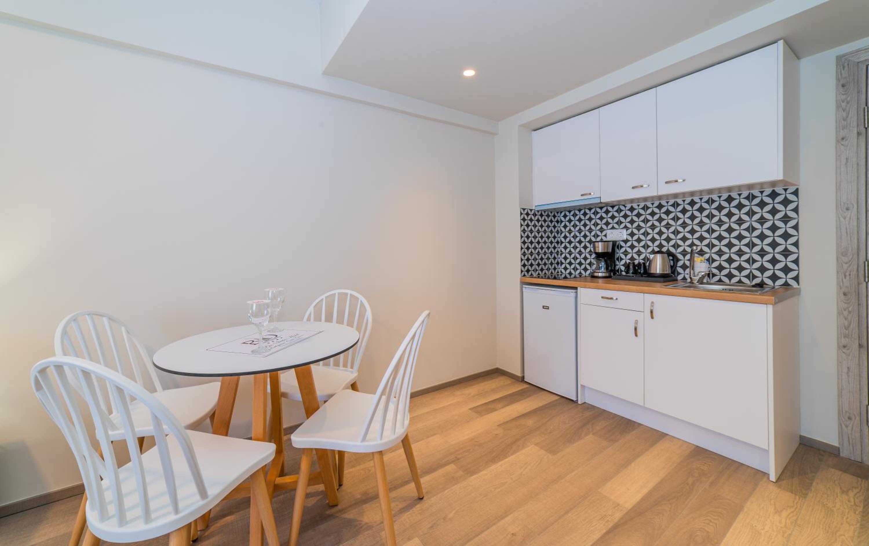 One-Bedroom Apartment (2 Adults + 1 Child) thumbnail 5