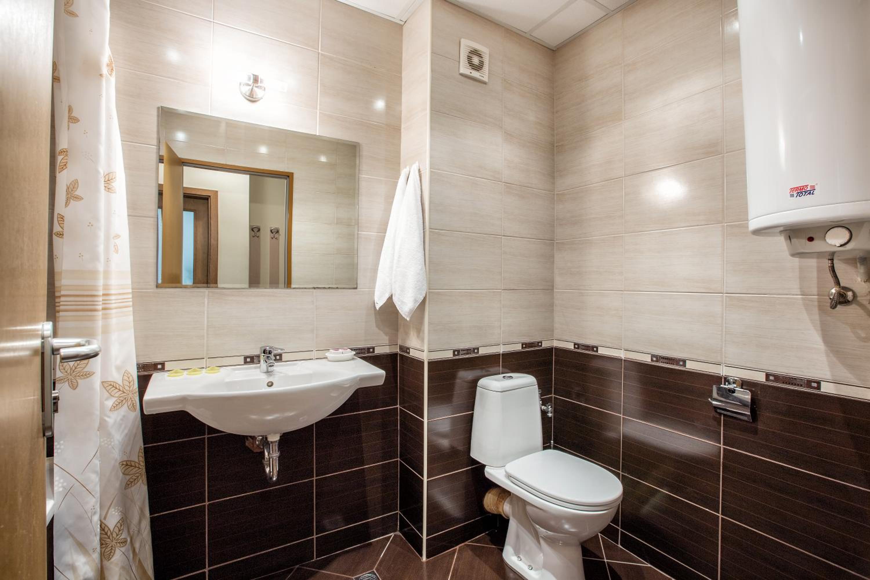 One-Bedroom Apartment with Balcony photo 2