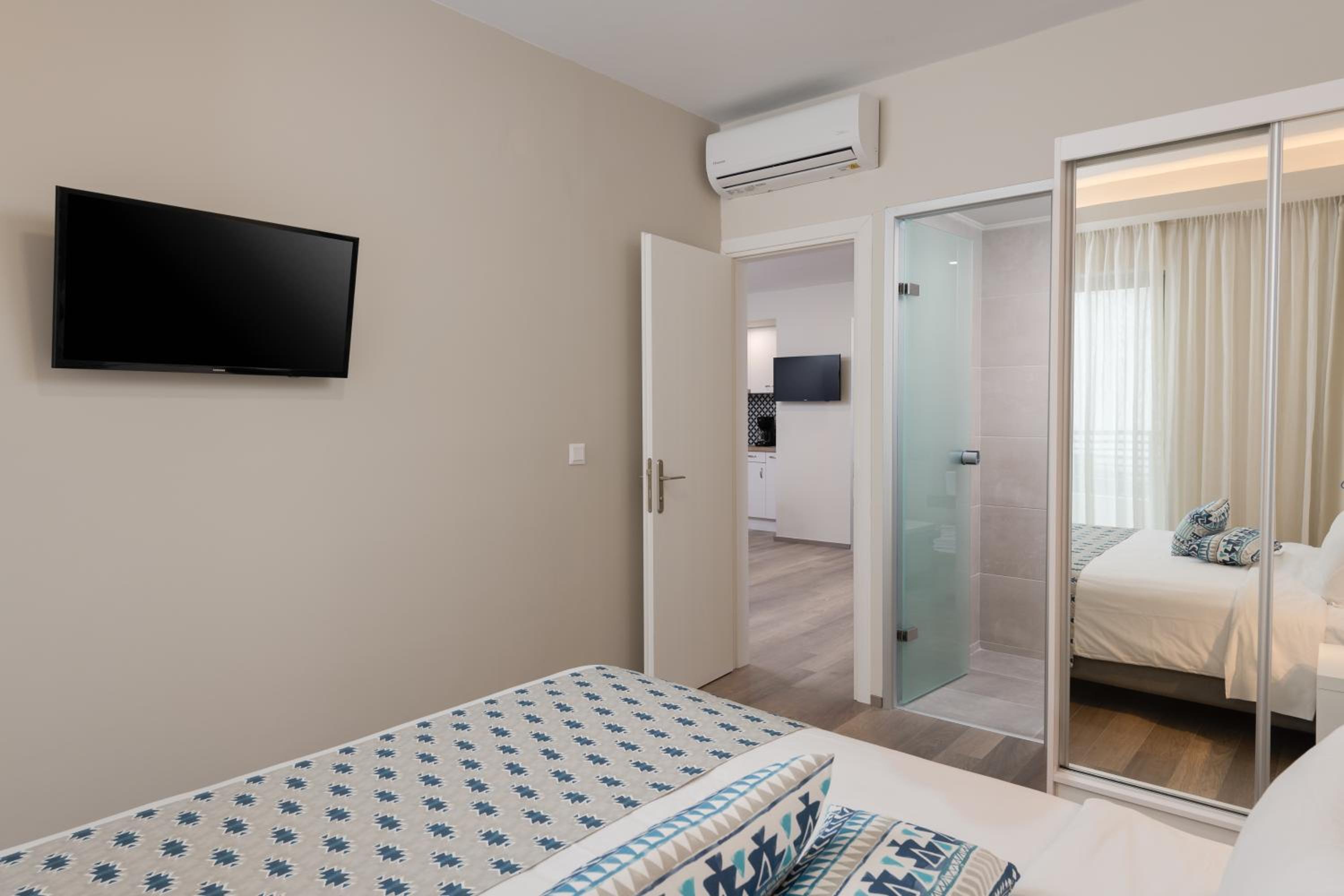 Two-Bedroom Apartment (4-5 Adults)