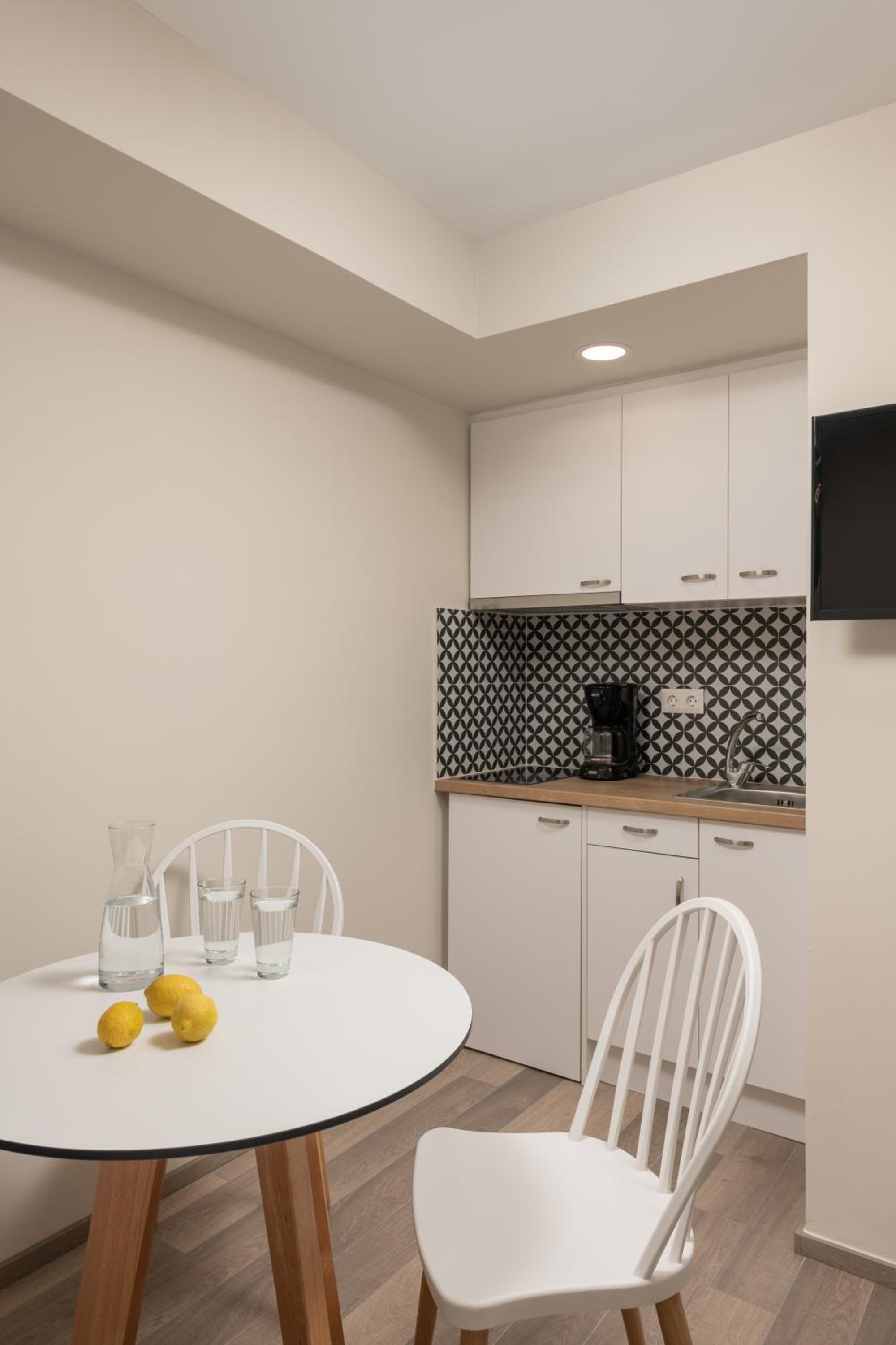 Two-Bedroom Apartment (4-5 Adults) thumbnail 5