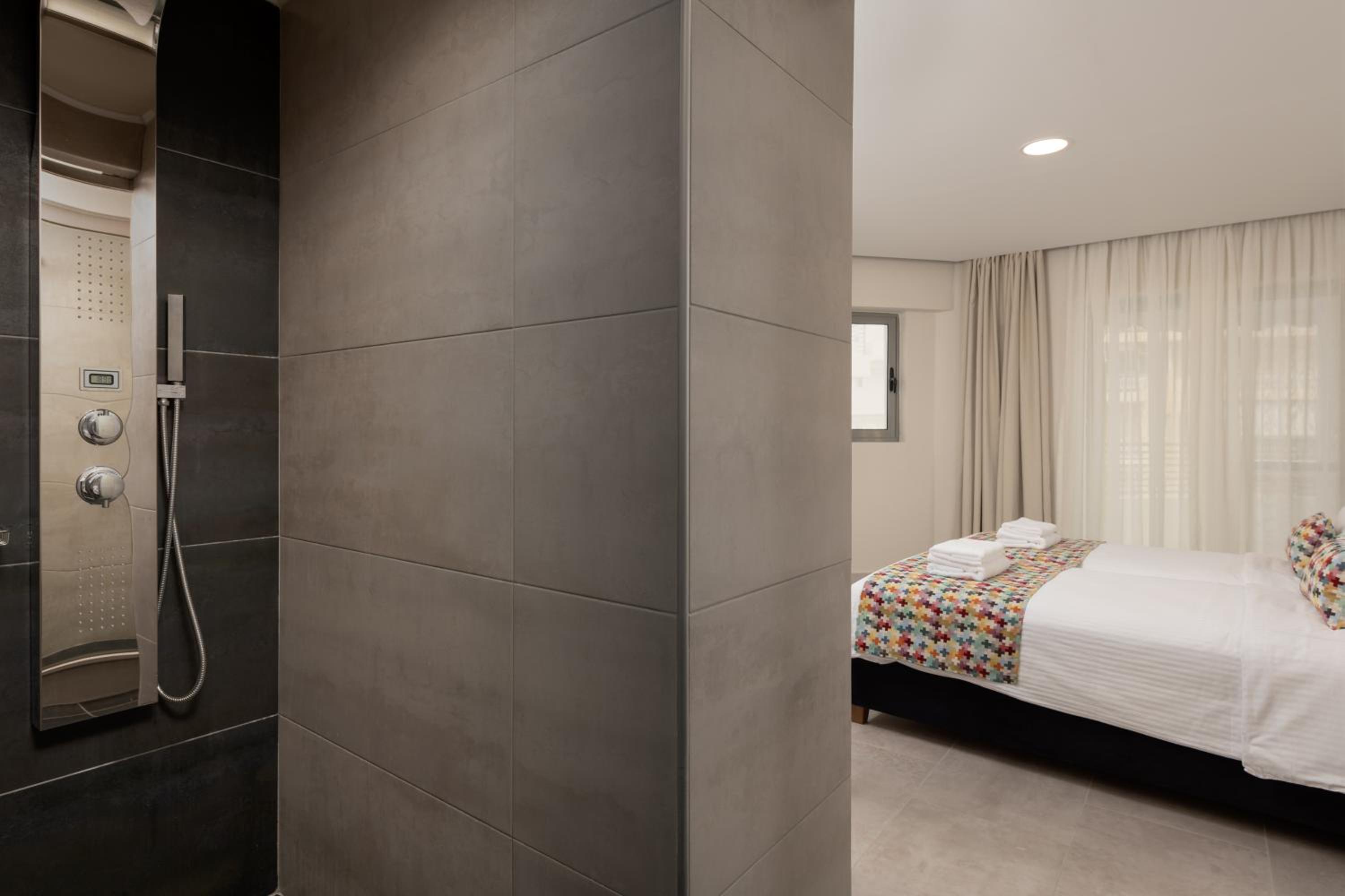 Deluxe Suite with Spa Bath
