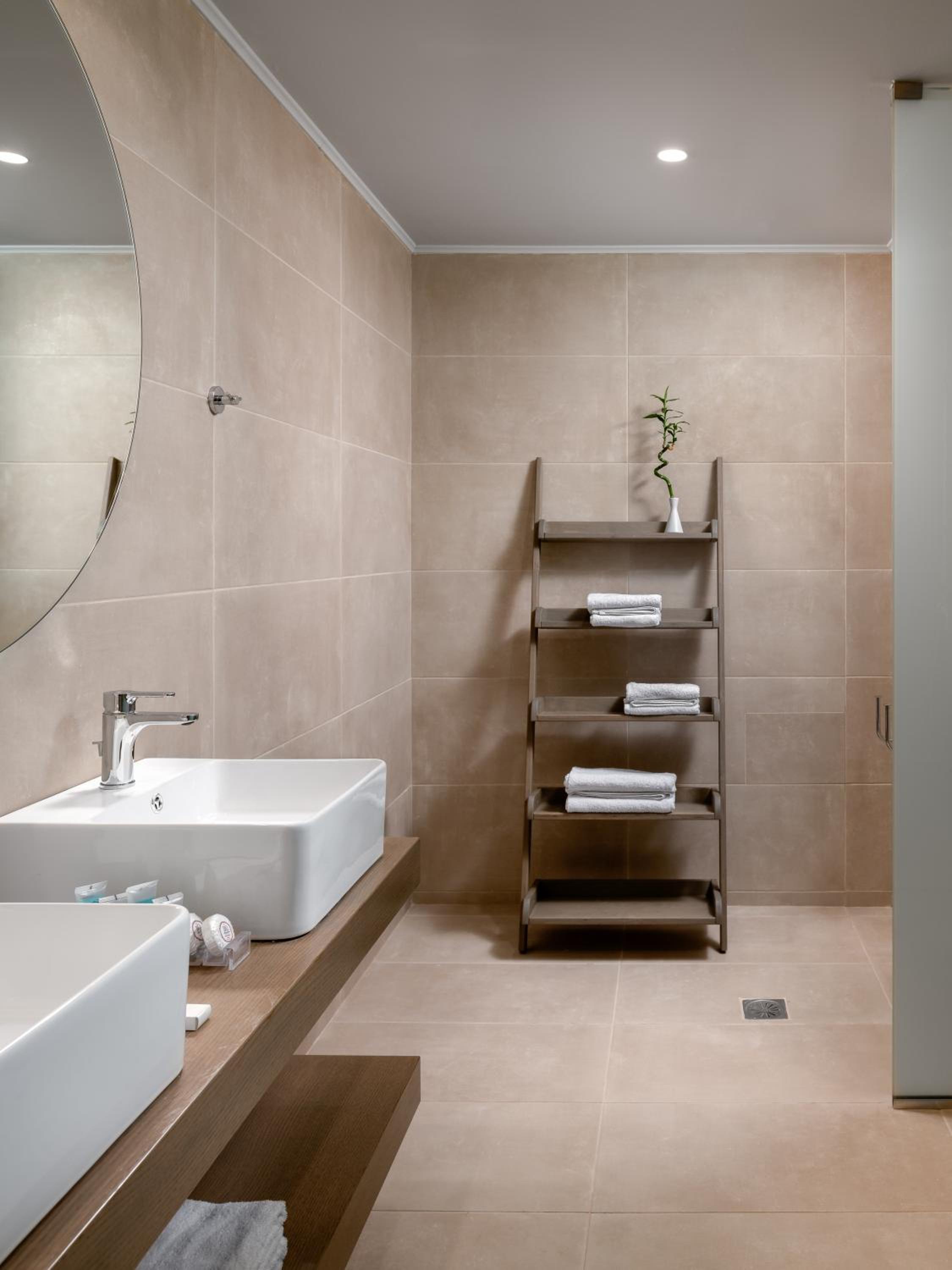 One-Bedroom Apartment thumbnail 6