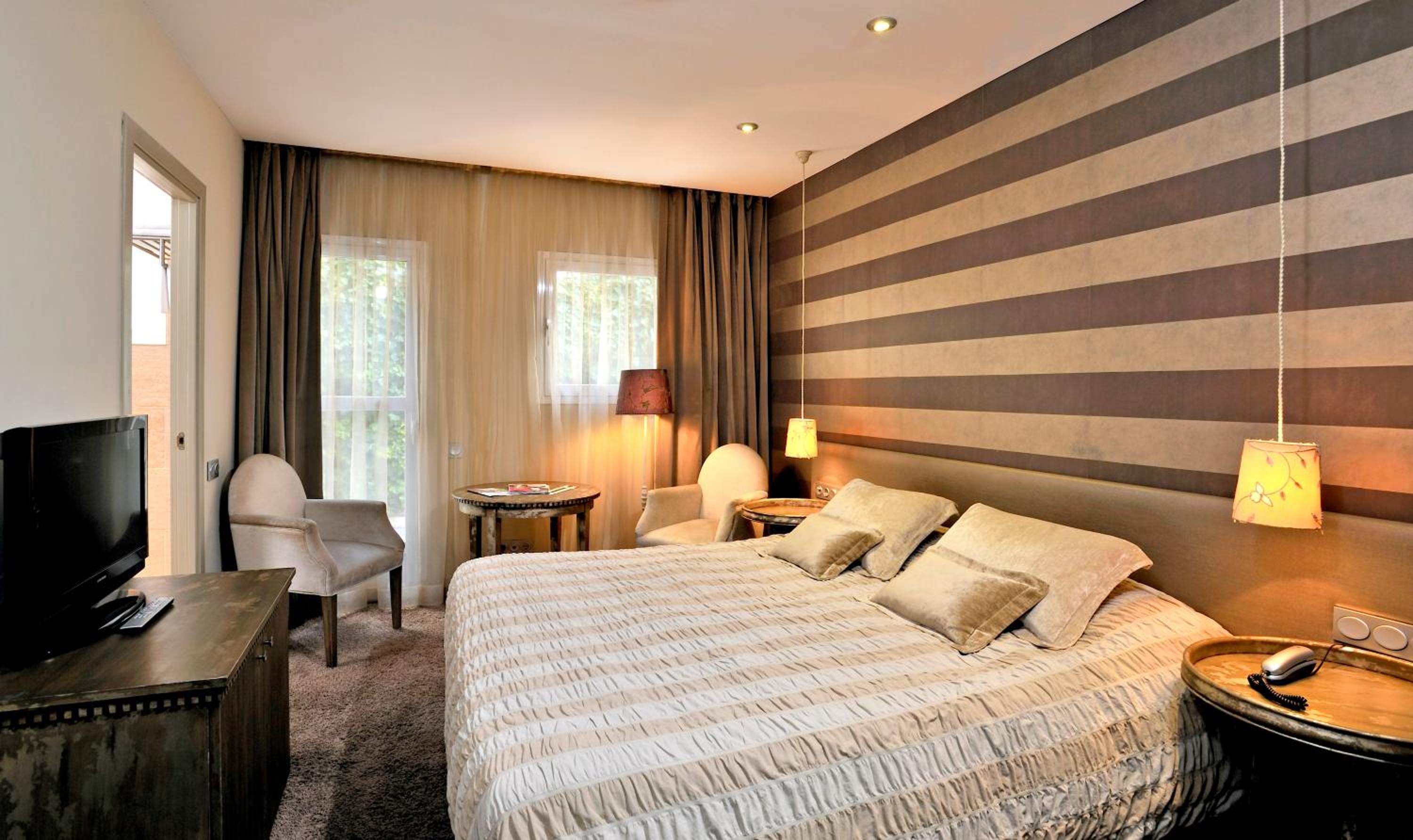 Superior Double or Twin Room - Photo 11