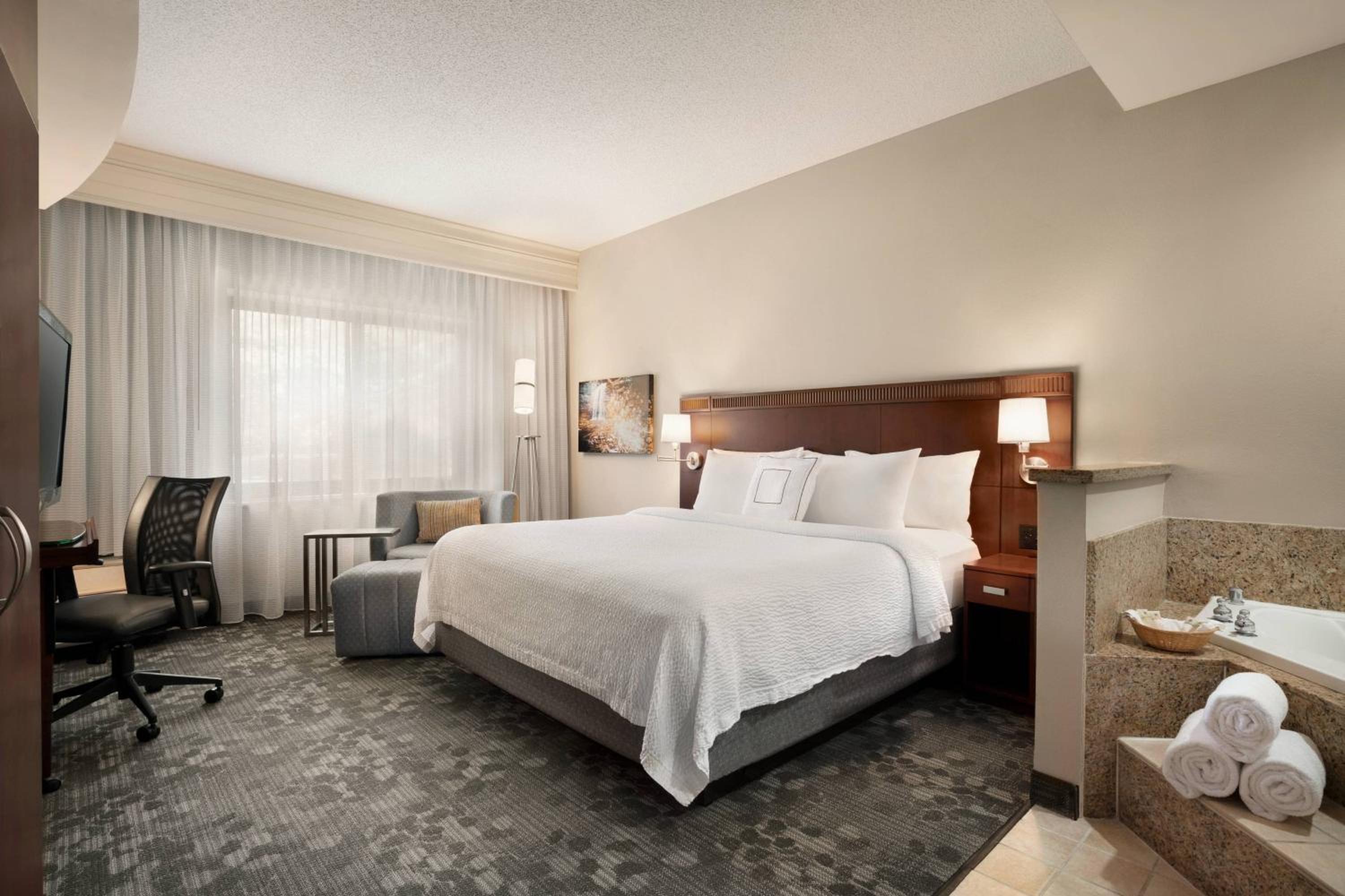 King Room with Specialty Bathtub, Roll-In Shower and Transfer Shower - Mobility Access/Hearing Accessible
