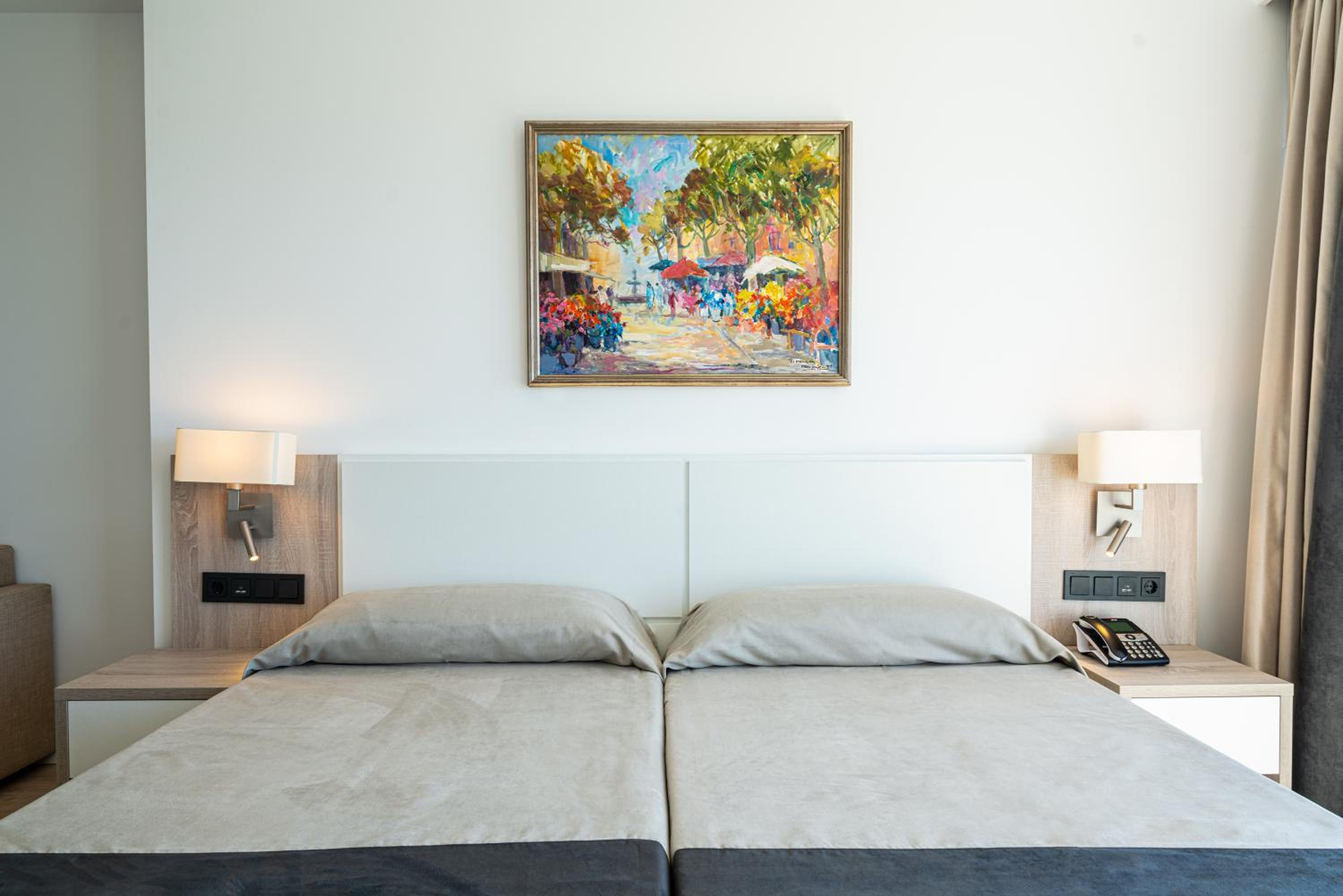 Double Room with Sea View (Single use) - Photo 5