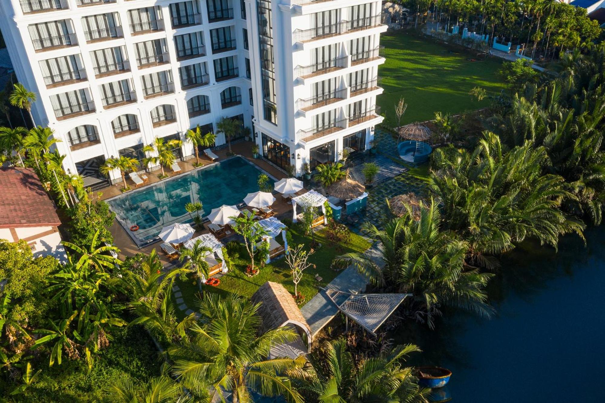 Deluxe Double or Twin Room with Pool View - Photo 4