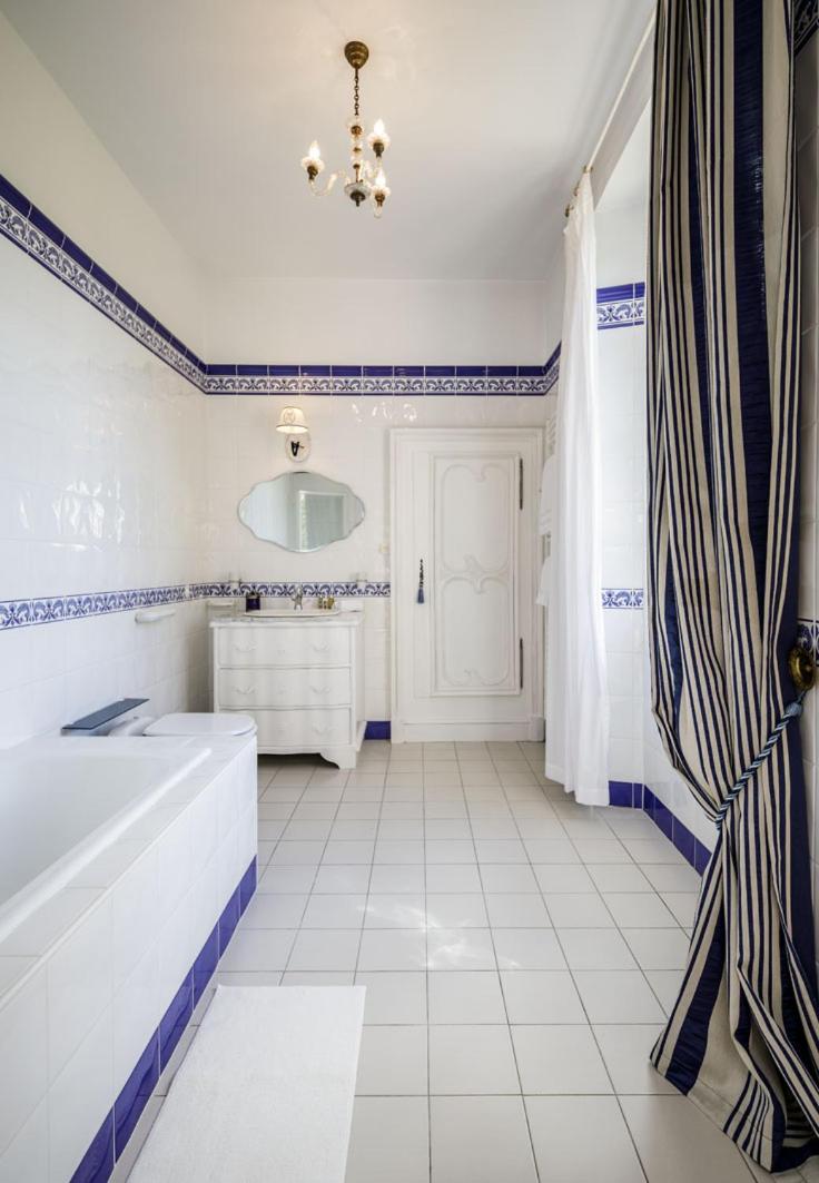 Deluxe Double Room (2 Adults + 1 Child) photo 2